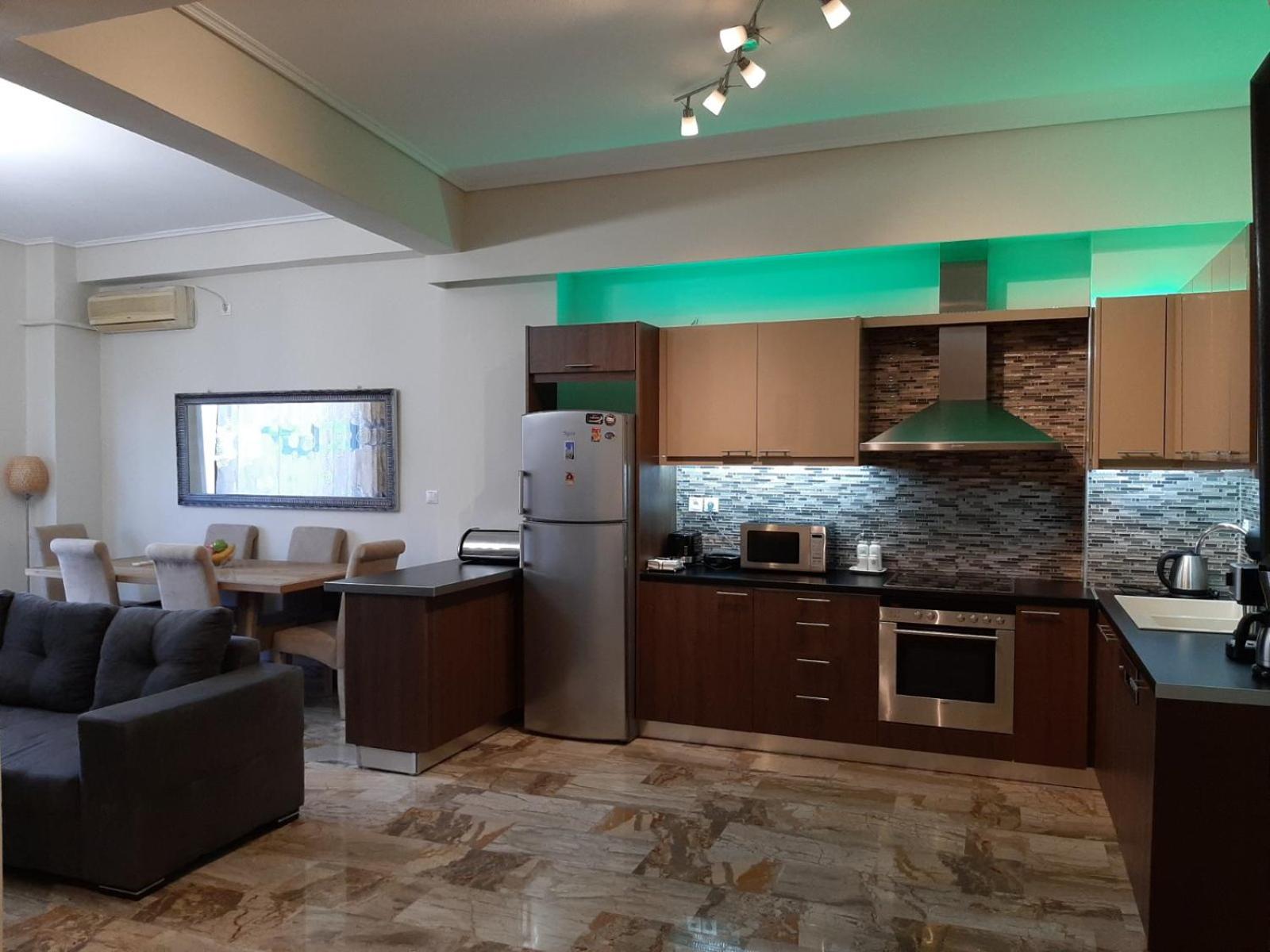 Acropolis Modern Apartments free parking,free pet hosting,Netflix