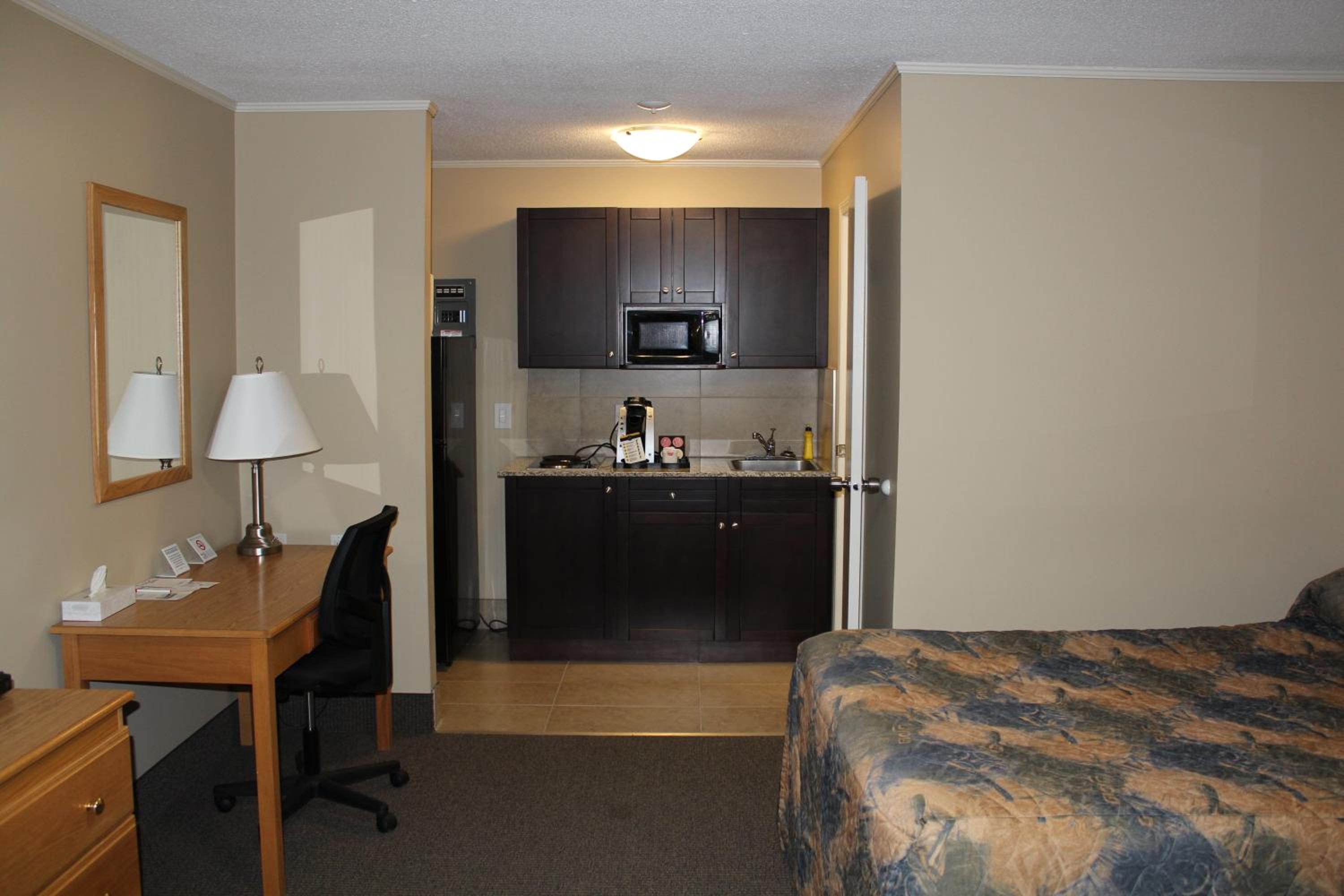 Best Maple Inn - Drayton Valley