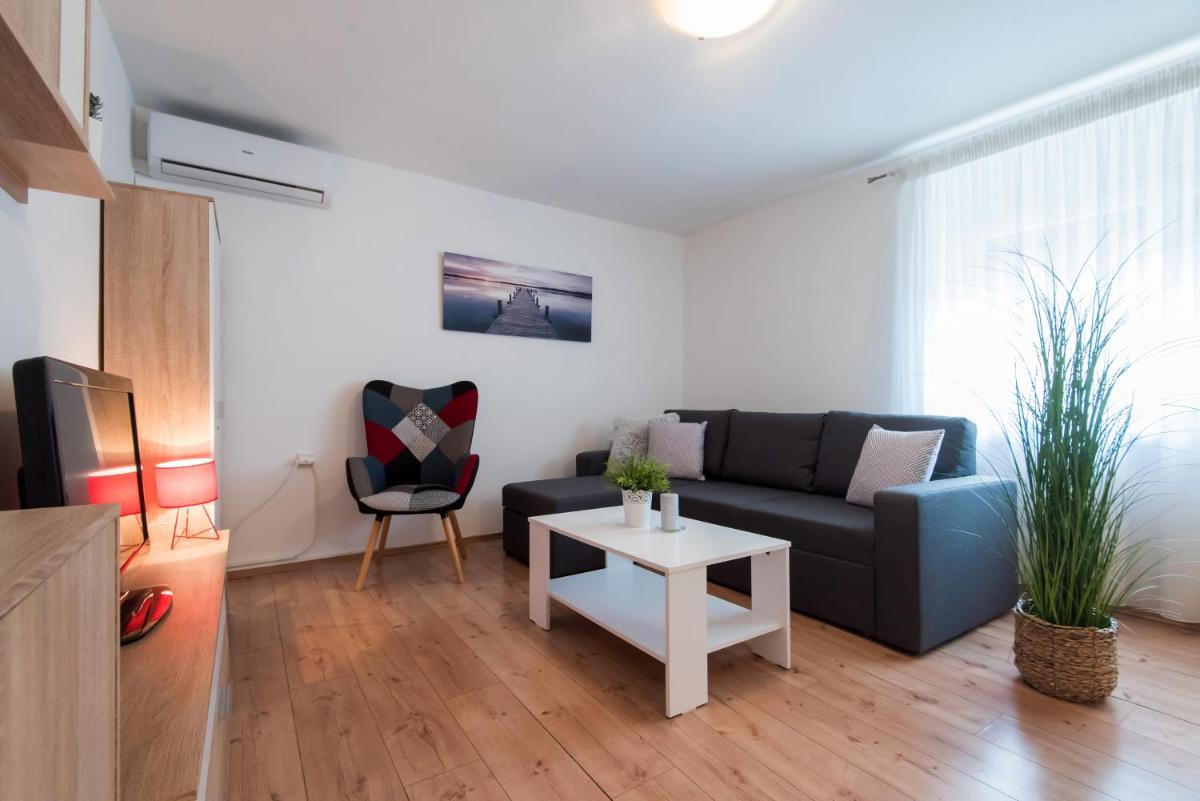 Apartment Luka Arbanasi view 2