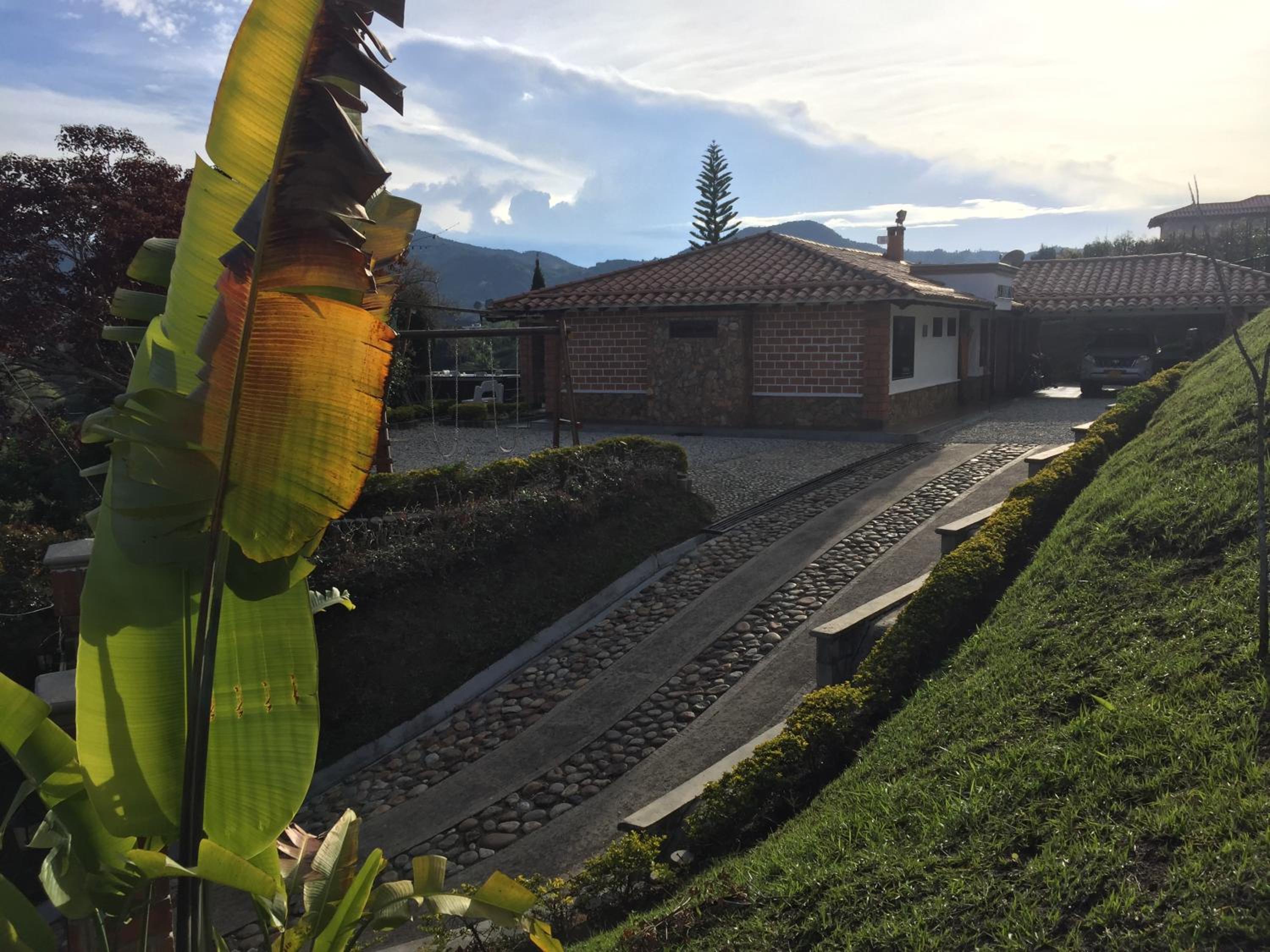 CASA CAMPESTRE MONTECARLO Guatapé- desayuno a pareja