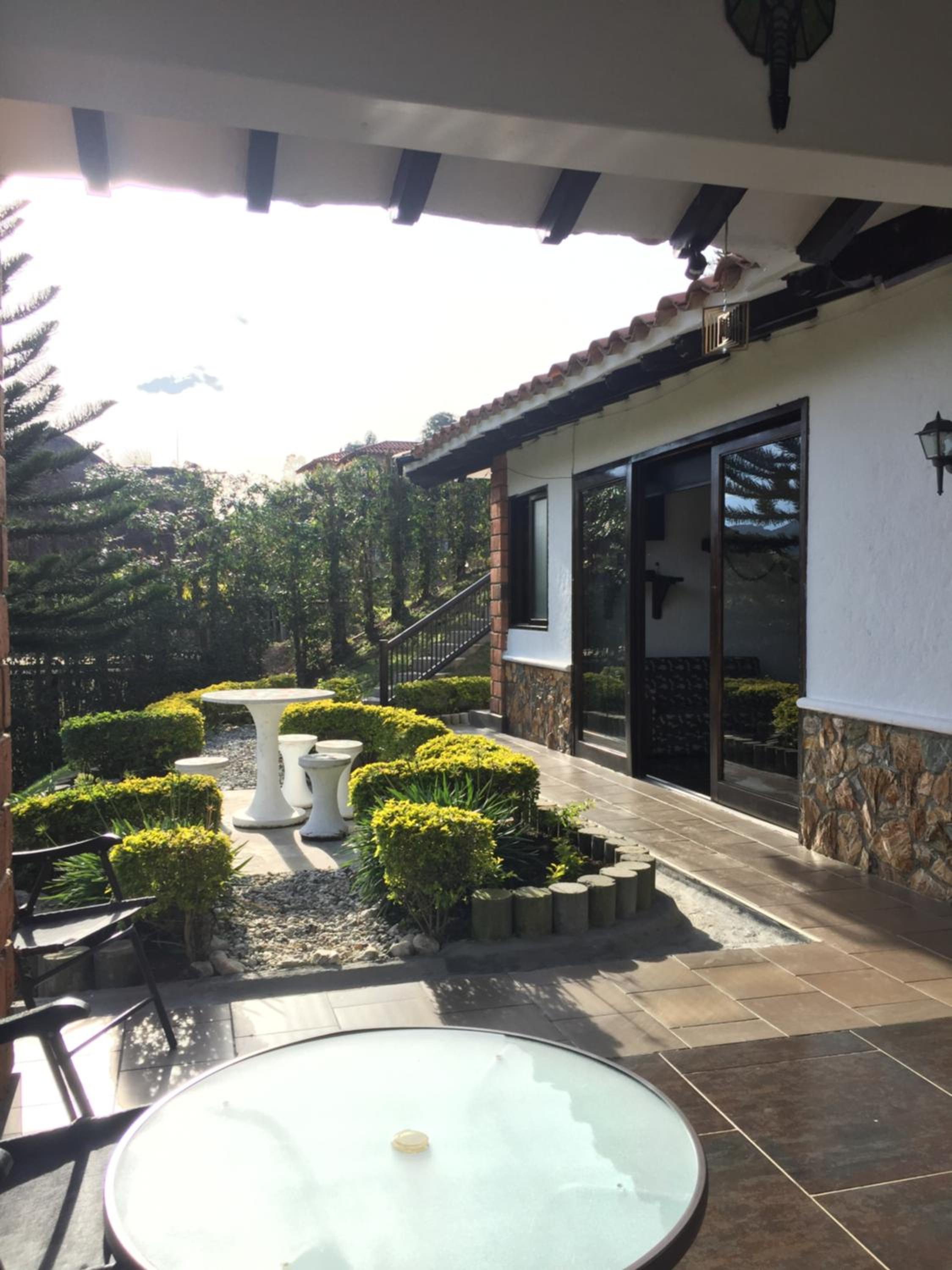 CASA CAMPESTRE MONTECARLO Guatapé- desayuno a pareja
