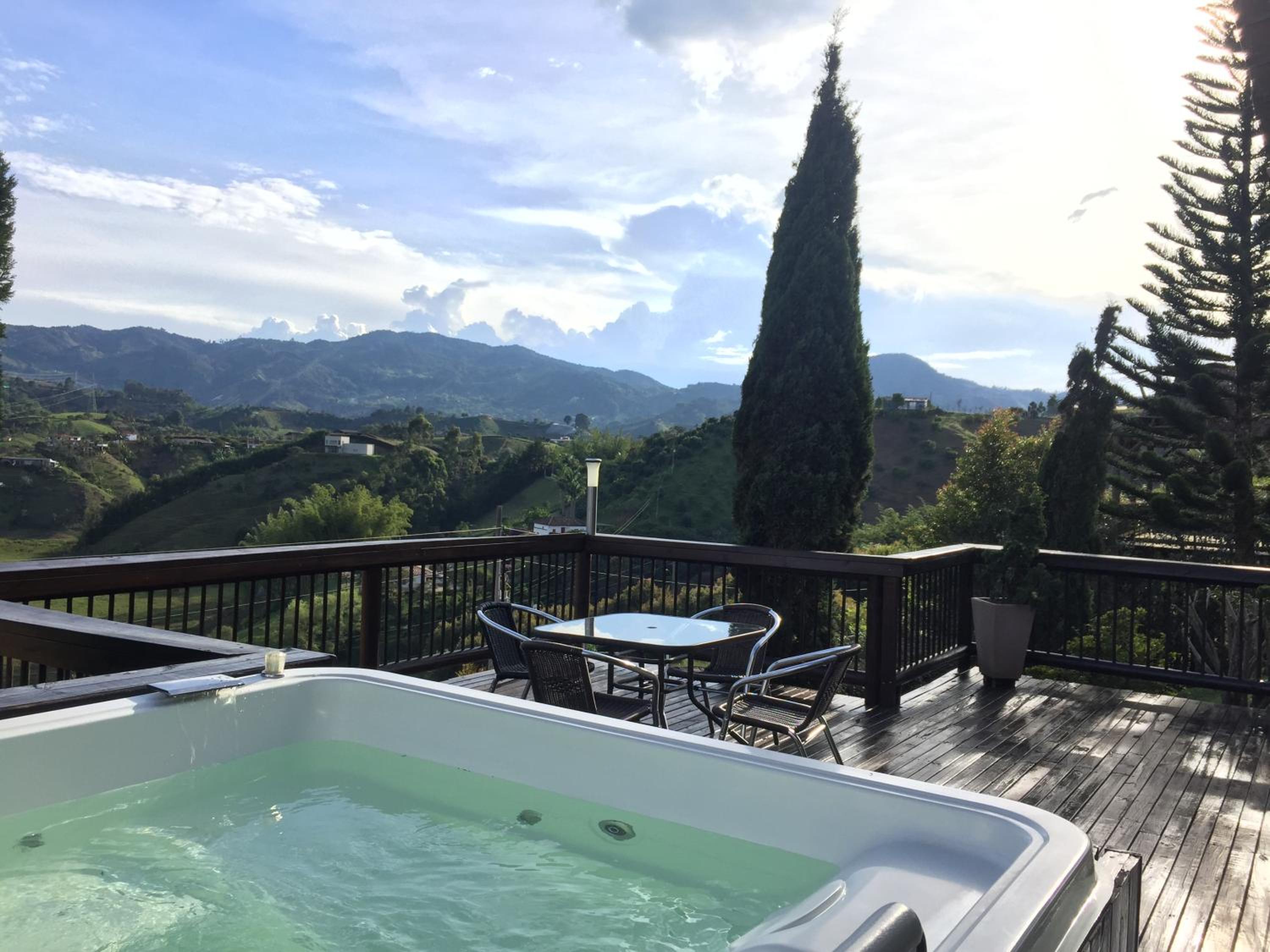 CASA CAMPESTRE MONTECARLO Guatapé- desayuno a pareja