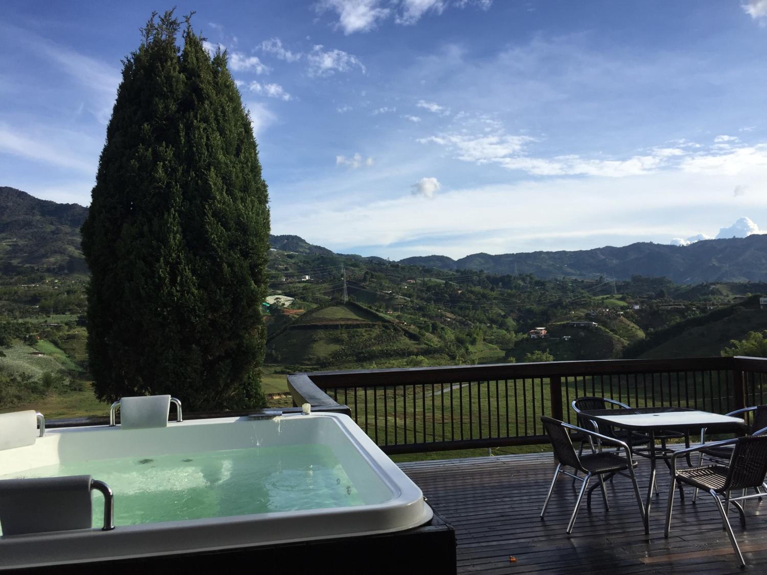 CASA CAMPESTRE MONTECARLO Guatapé- desayuno a pareja