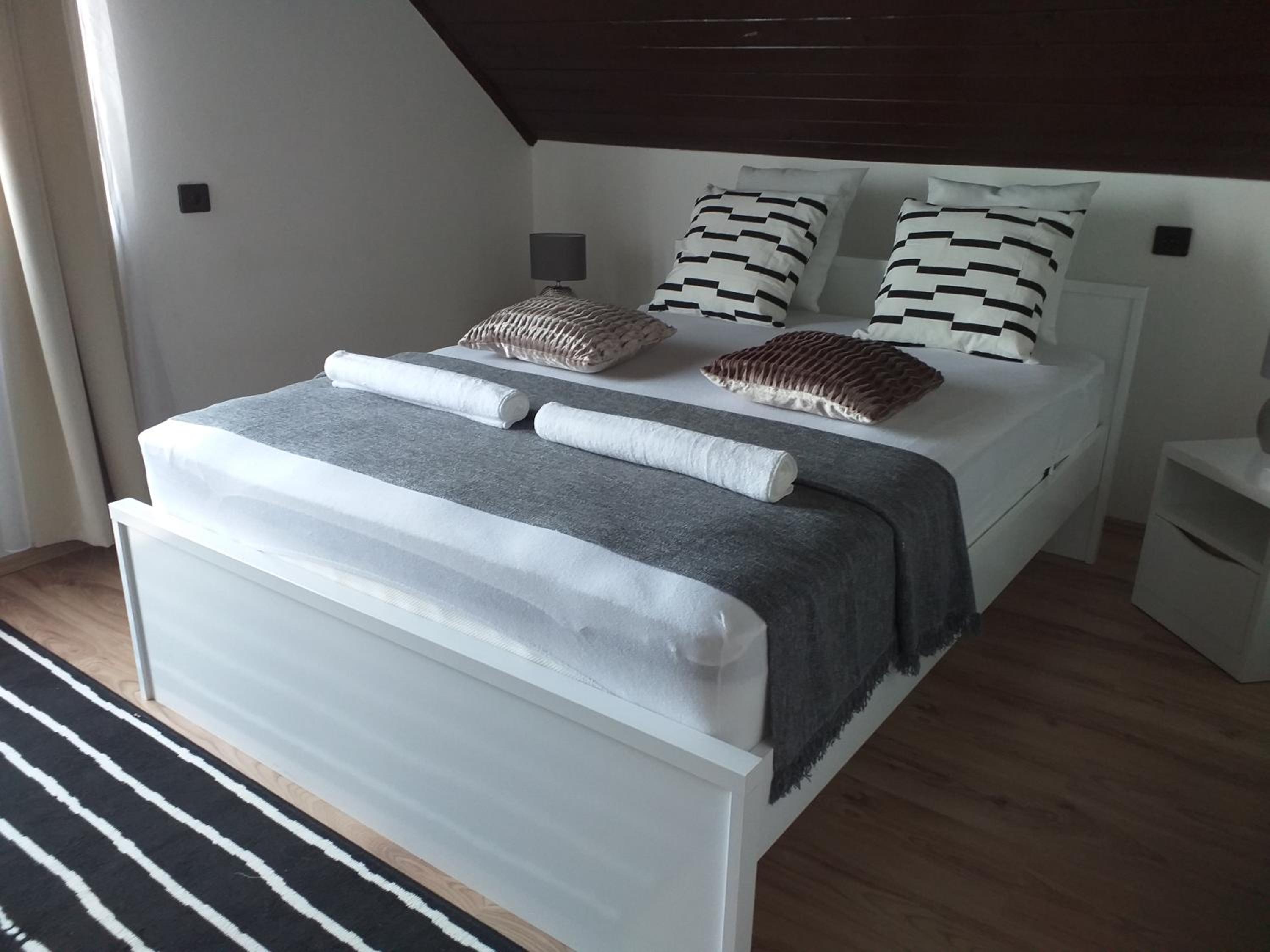 ART INN APARTMANHÁZ BALATON-GYENESDIÁS