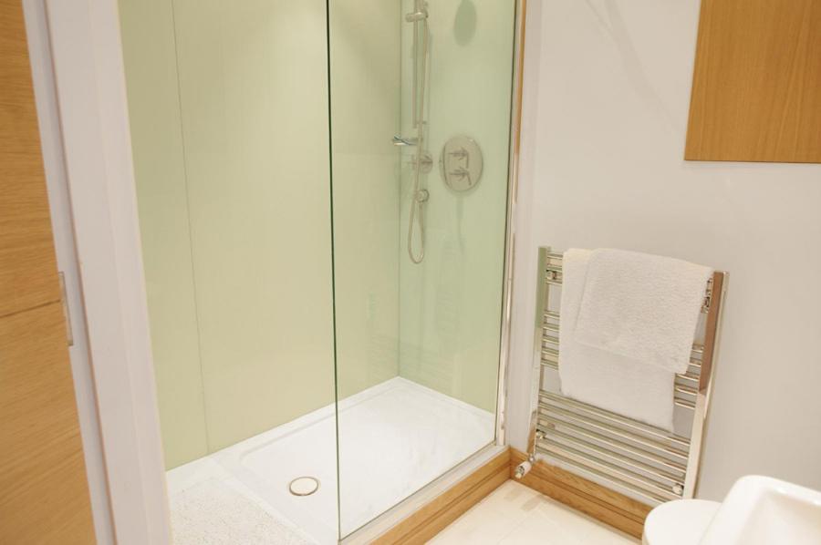 Elegant Clerkenwell Apartment with Balcony and Lift near Barbican