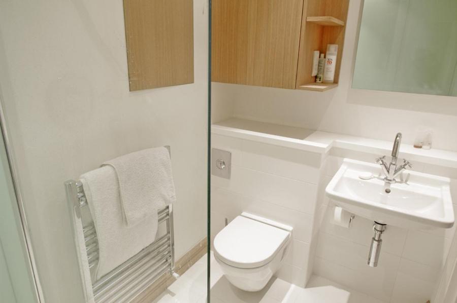 Elegant Clerkenwell Apartment with Balcony and Lift near Barbican