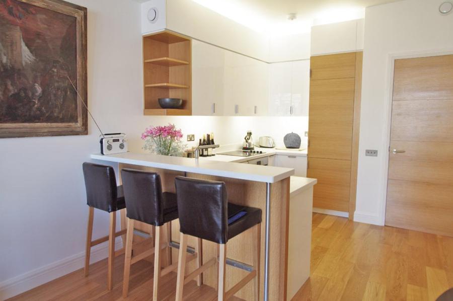 Elegant Clerkenwell Apartment with Balcony and Lift near Barbican