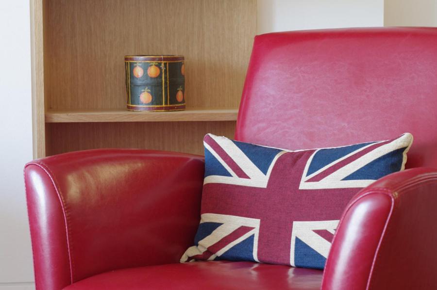 Elegant Clerkenwell Apartment with Balcony and Lift near Barbican