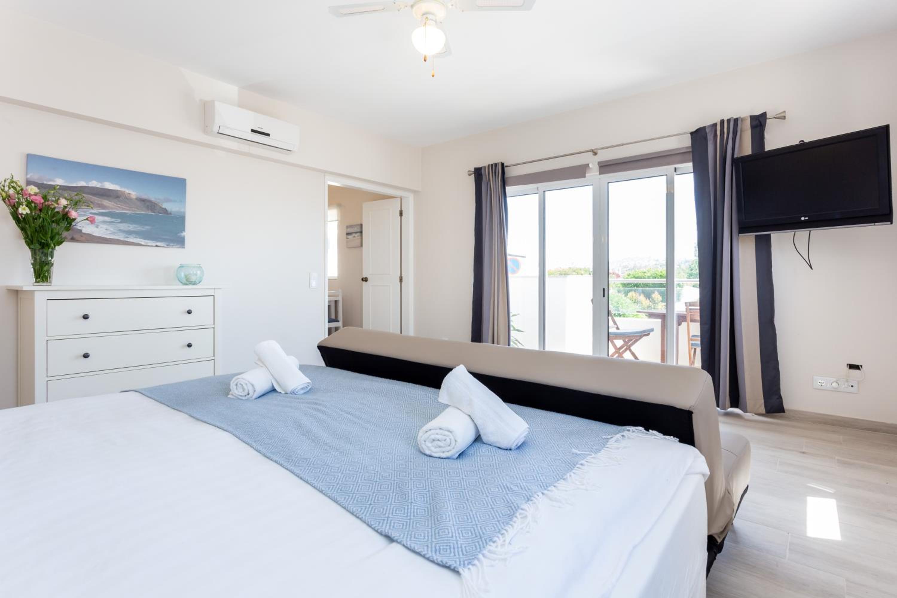 Mariners (5) - Bright and stylish apartment - walk to the beach view 5