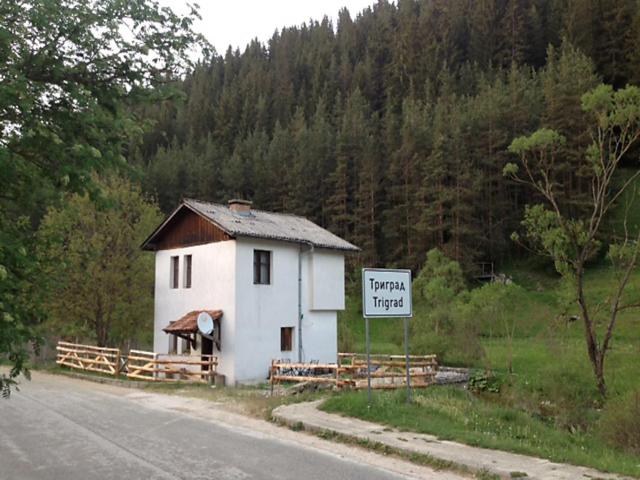 Къща край реката - Триград