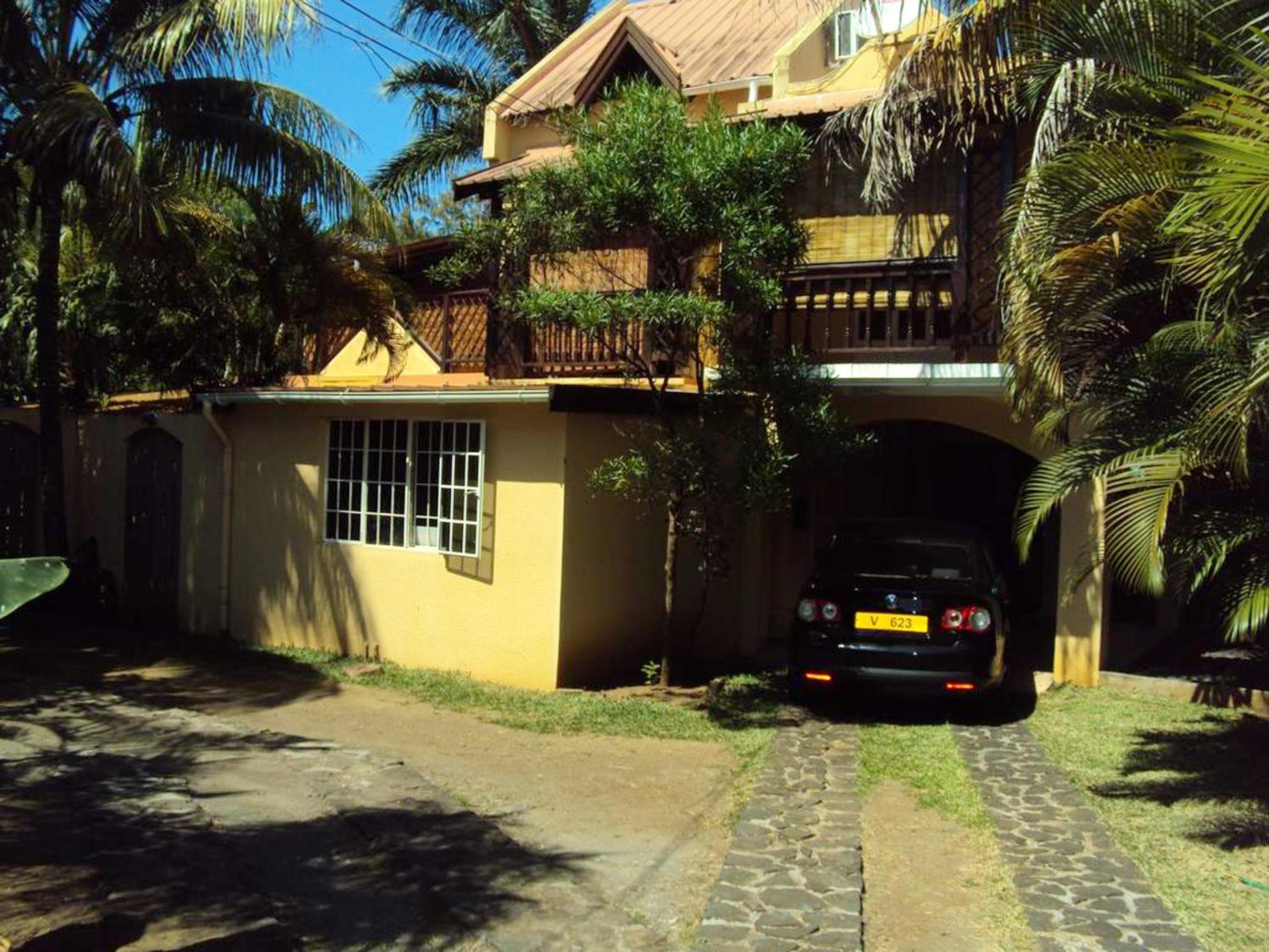 Charming Bungalow in Blue Bay with Terrace photo 1