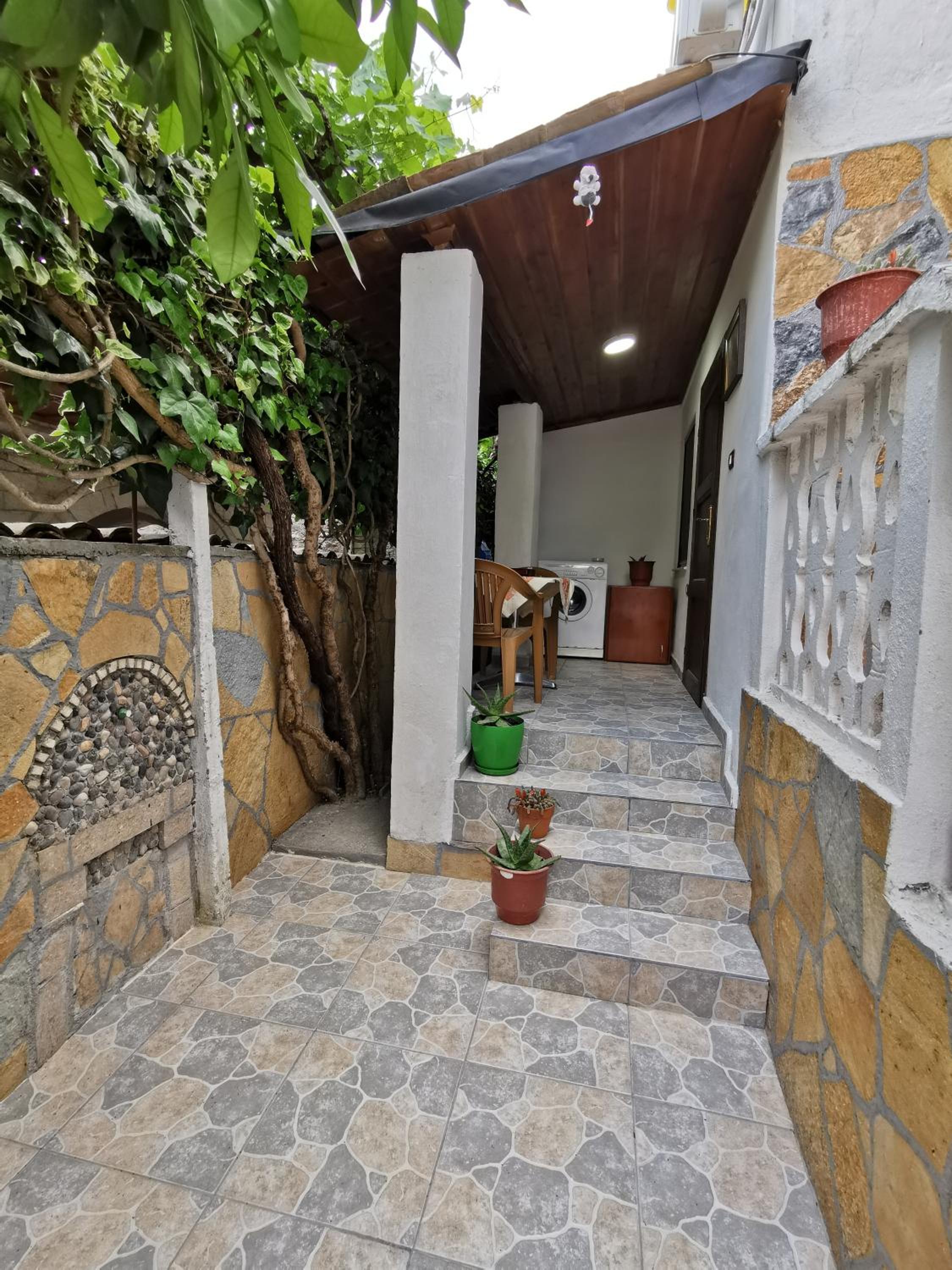 Tomor Shehu Guest House