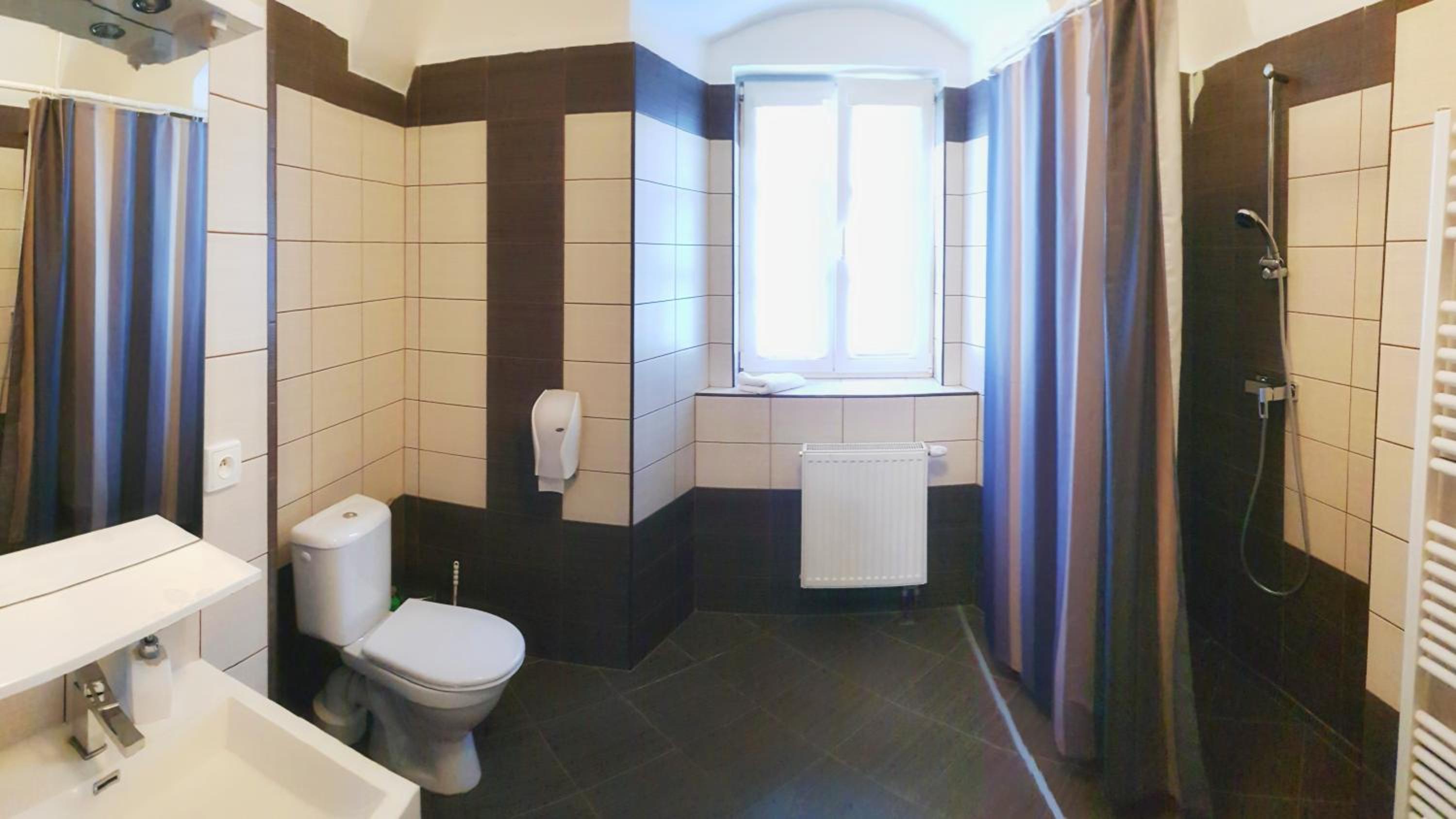 Zámecký Dvůr Černousy