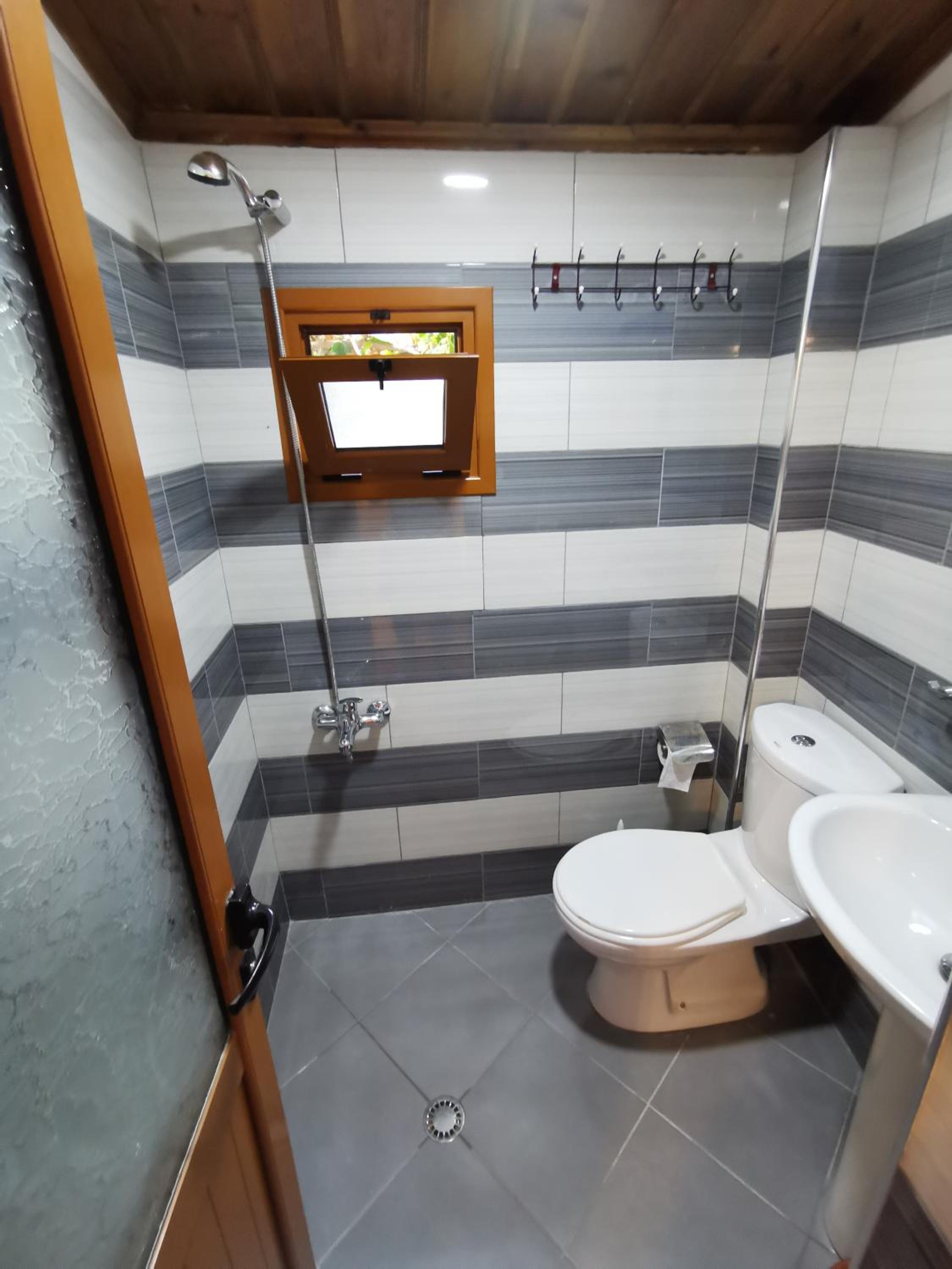 Tomor Shehu Guest House
