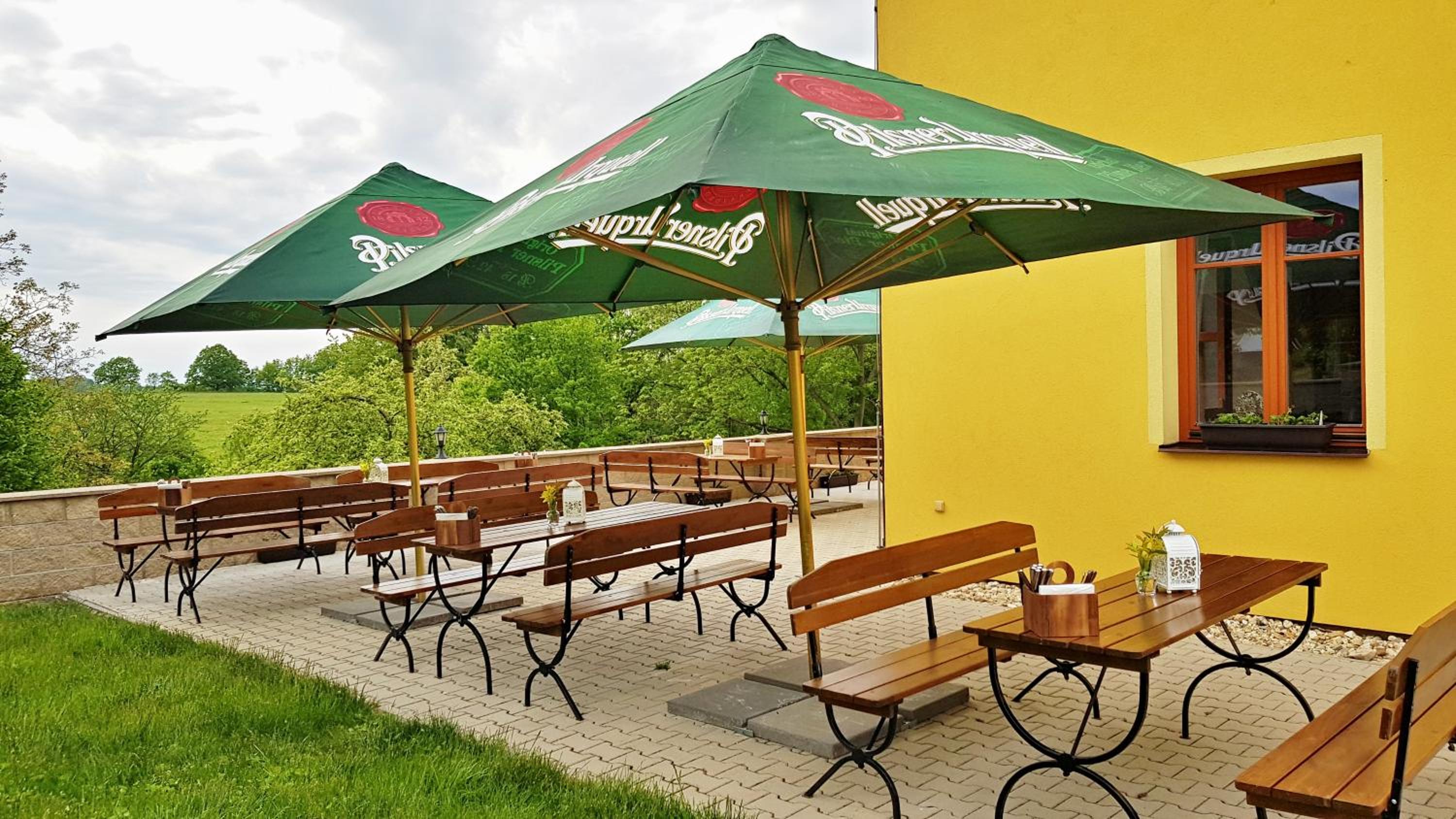 Zámecký Dvůr Černousy