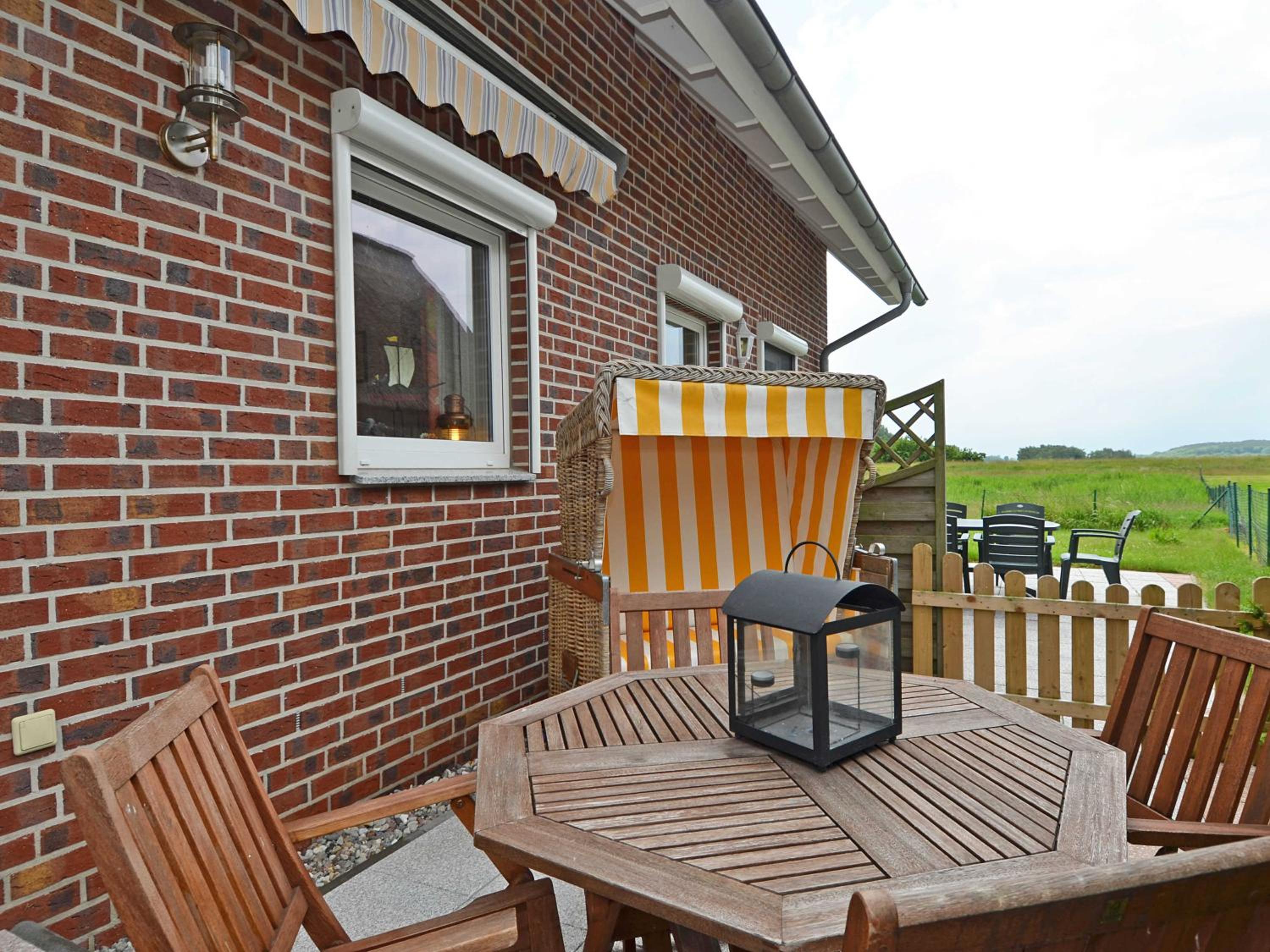 Ferienhaus Lobbe - WG 02 über zwei Etagen, strandnah view 2