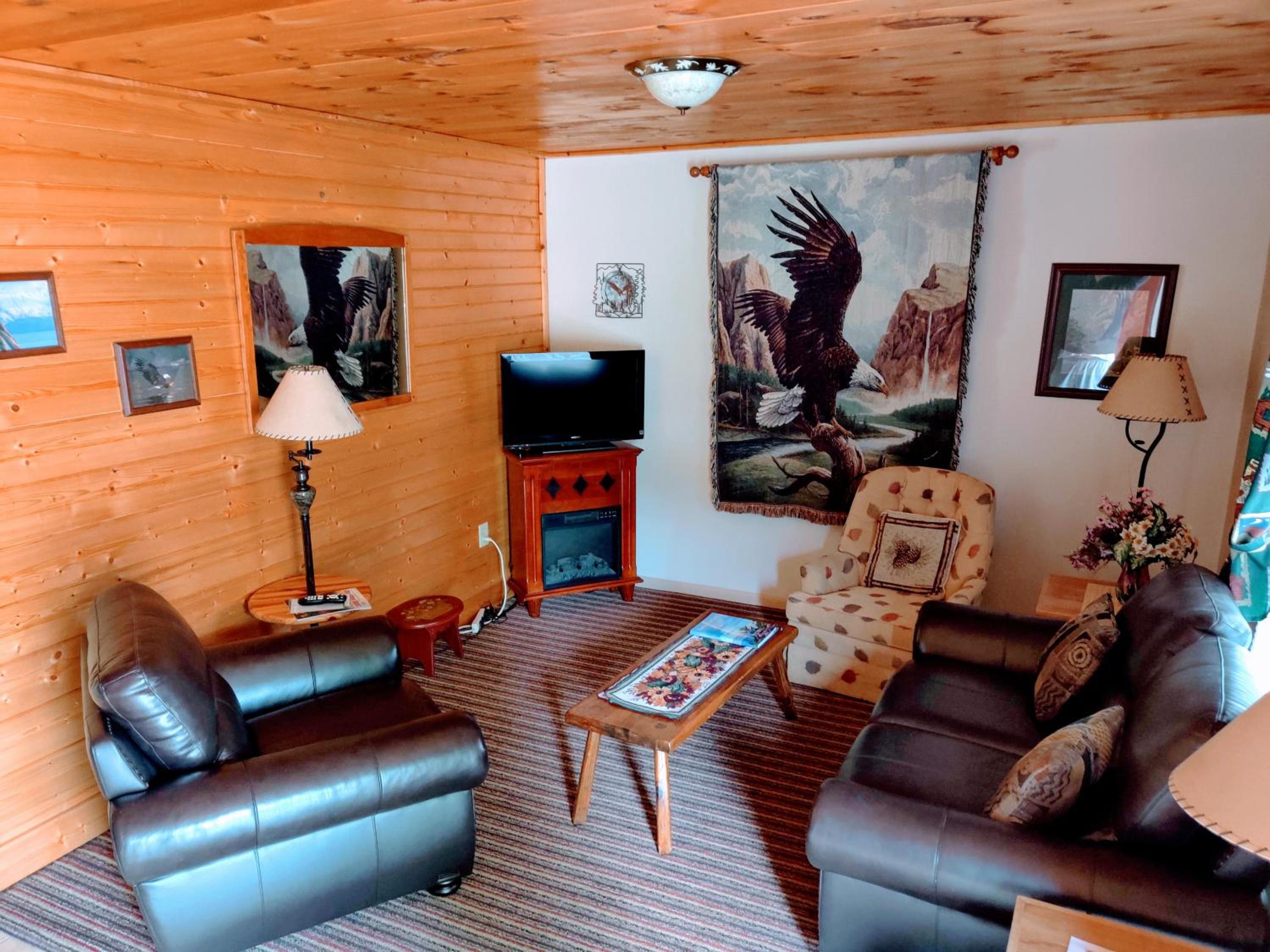 Smoky Falls Lodge