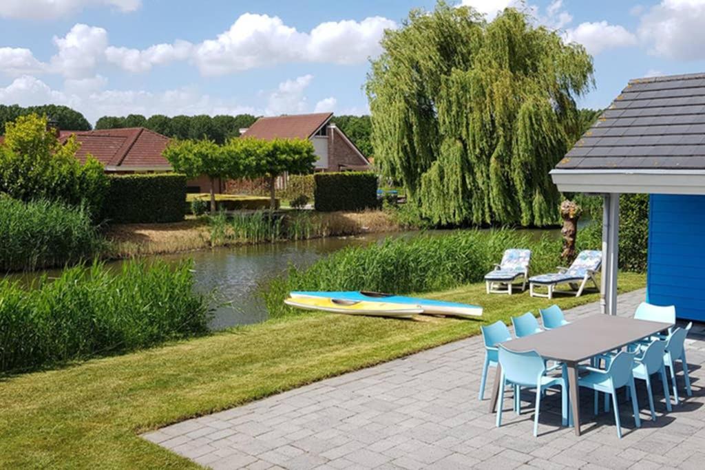 The Blue House - Luxurious Waterfront Villa Zeewolde view 2