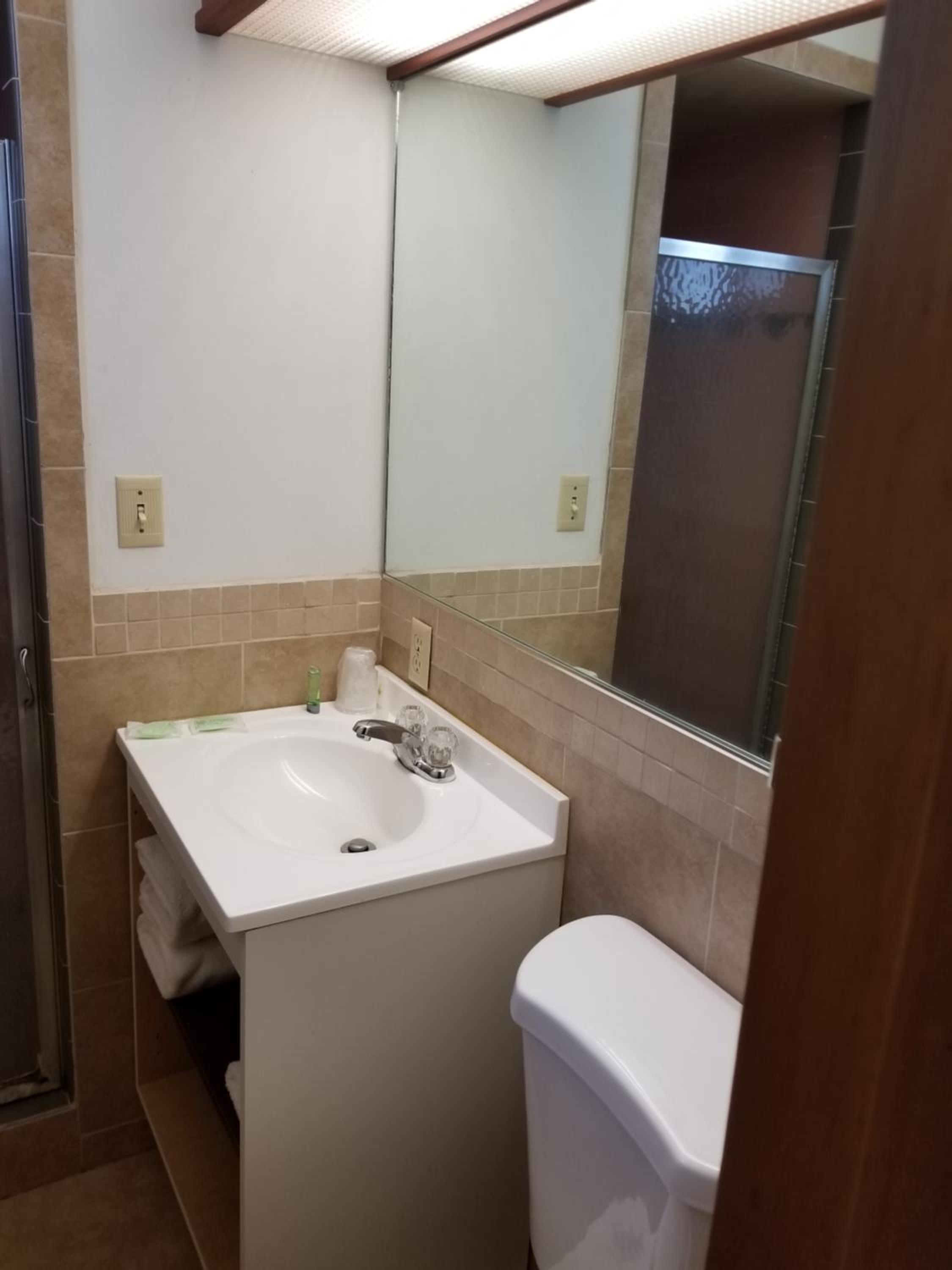 Albany Vacations - Valley Inn - Lebanon Oregon - Property Image 4