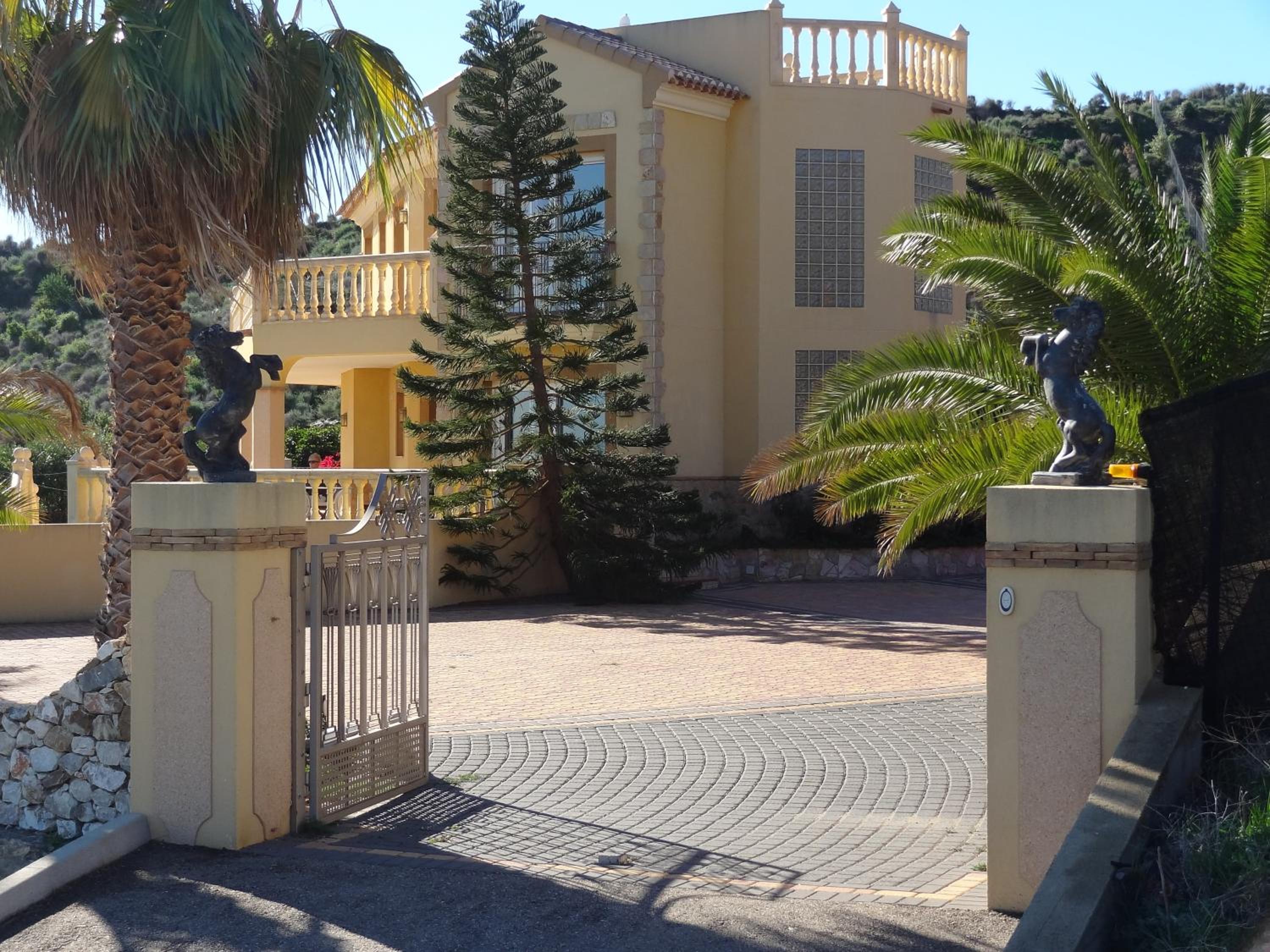 Villa Clairol view 5