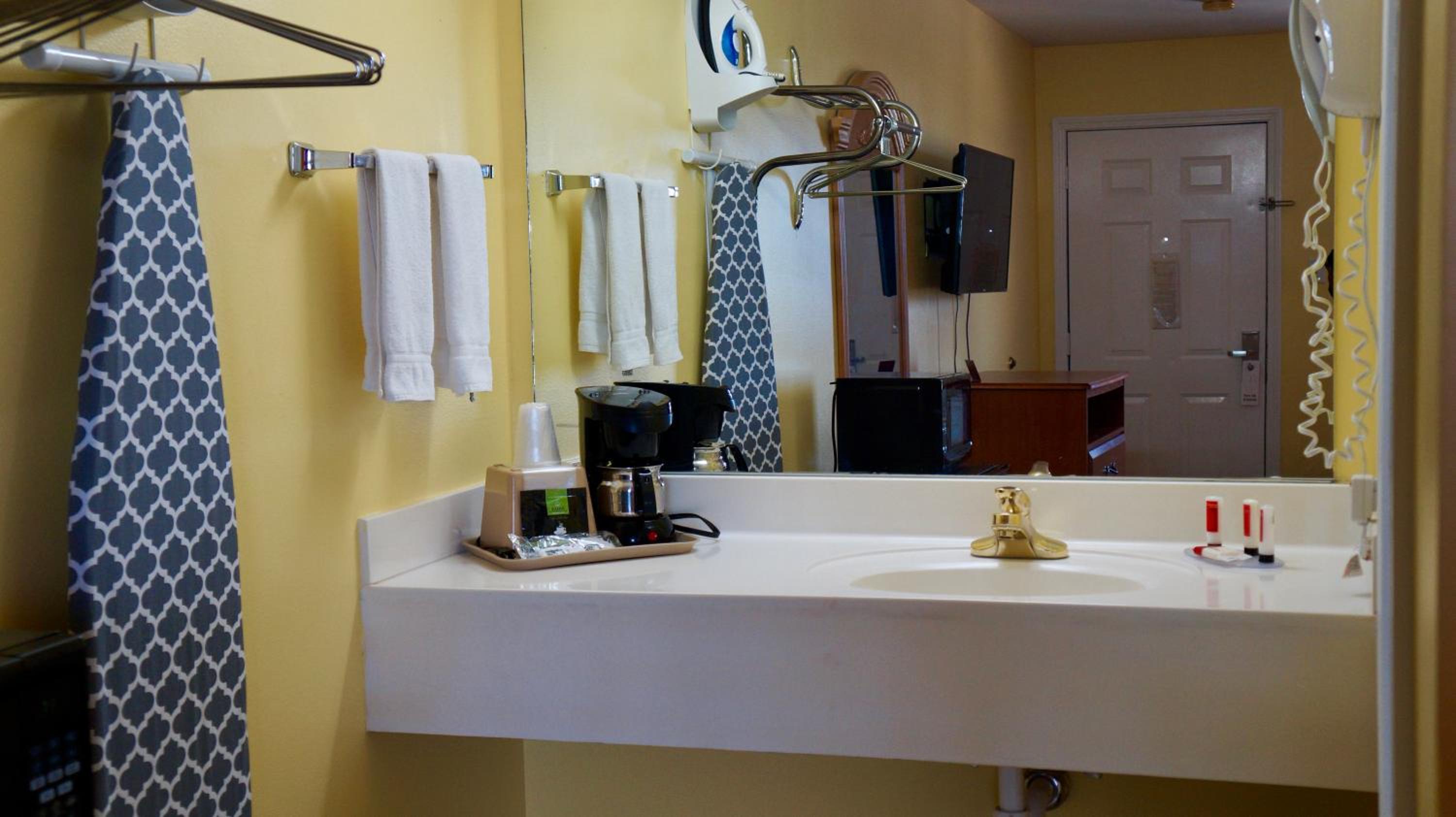 Kinder Vacations - American Inn of Kinder - Property Image 2