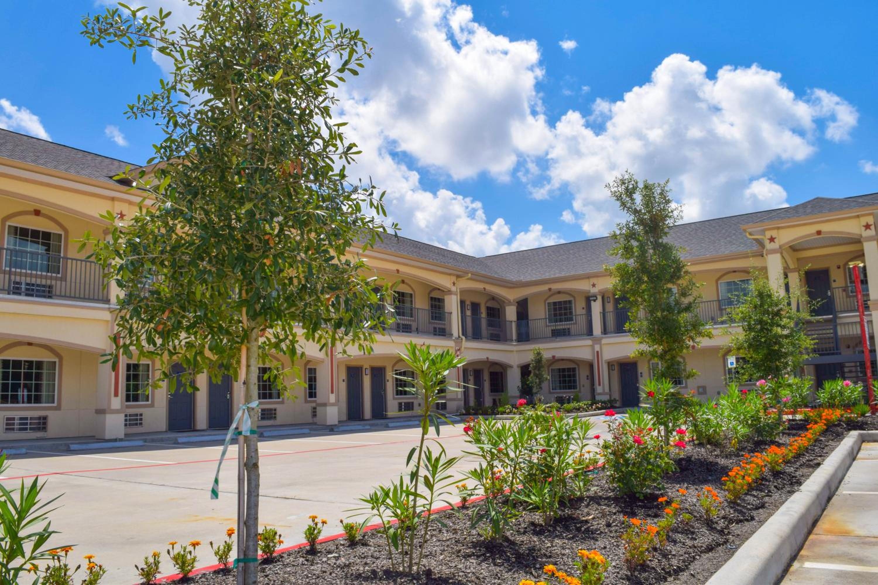 Motel 6 Houston, TX – Willowbrook Mall