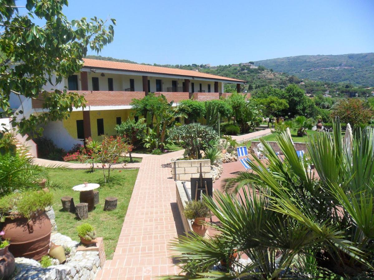 2 bedrooms appartement at Santa Maria 600 m away from the beach with shared pool furnished garden and wifi