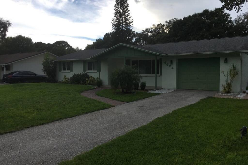 Cozy retreat in sunny Florida - Property Image 2