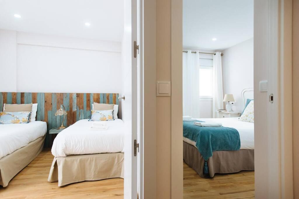 Hostly Sol 2bdr flat with patio in Seville center view 4