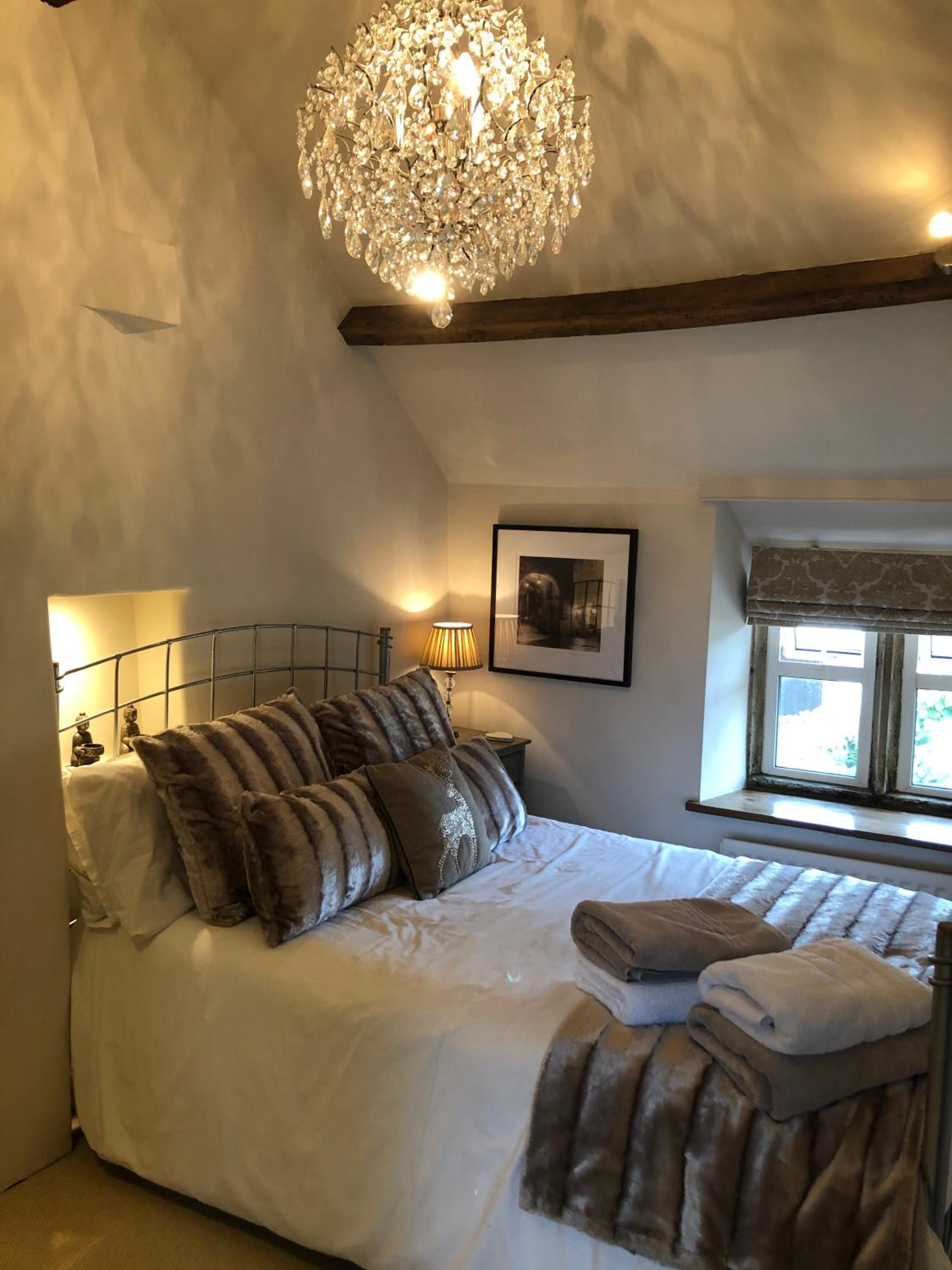Cottage in the heart of Montacute view 4