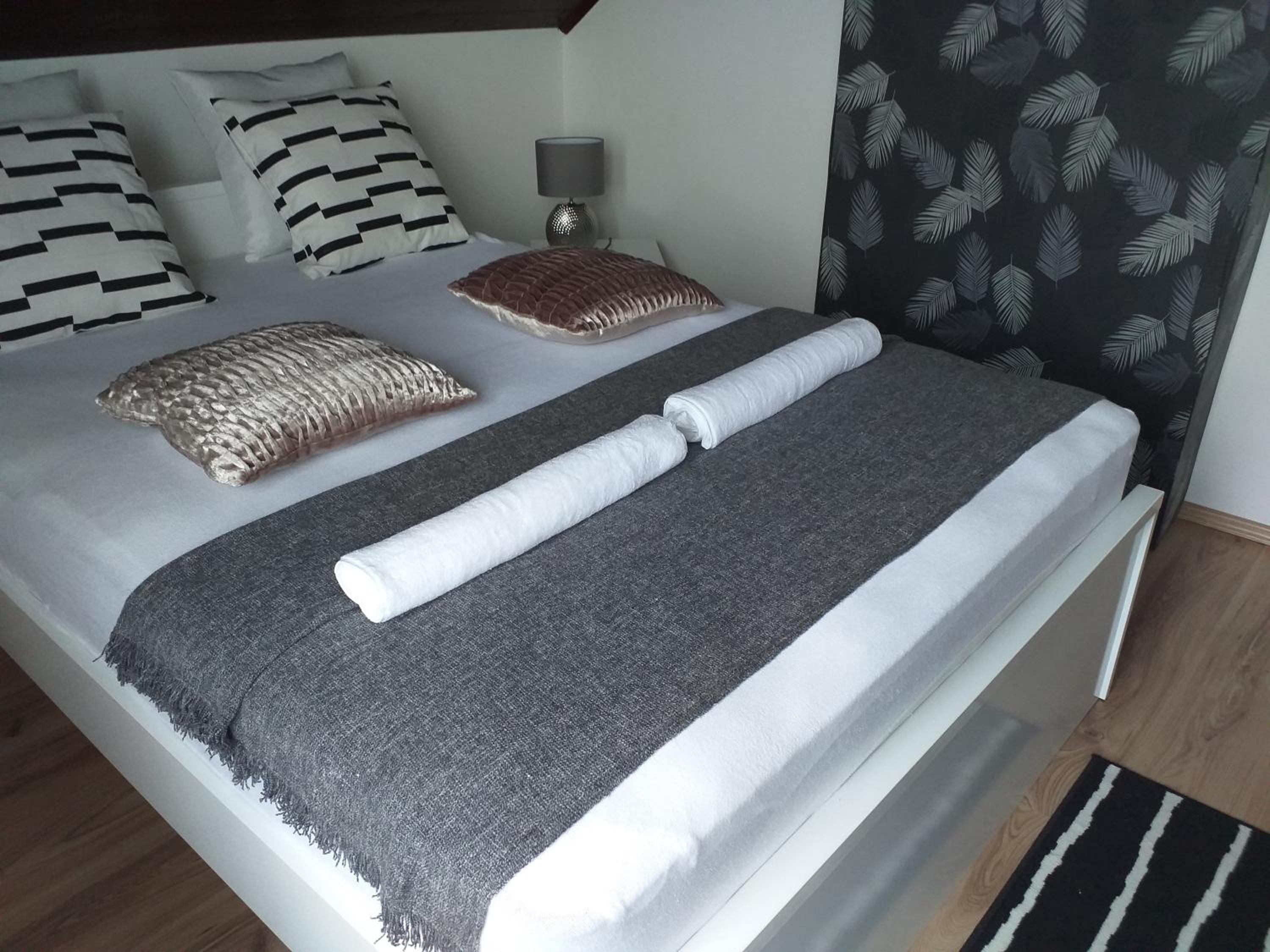 ART INN APARTMANHÁZ BALATON-GYENESDIÁS