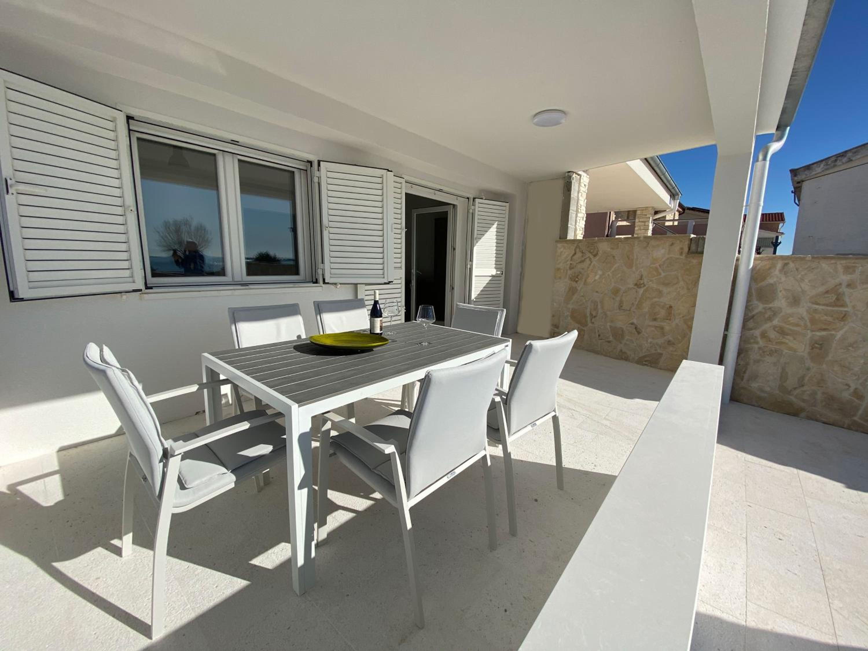 Hotel Holiday House Laura - Image 1