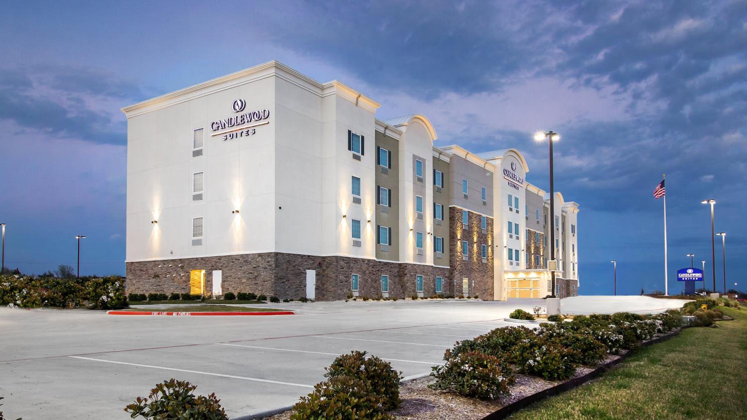 Hotel Candlewood Suites Waco, an IHG Hotel - Image 1