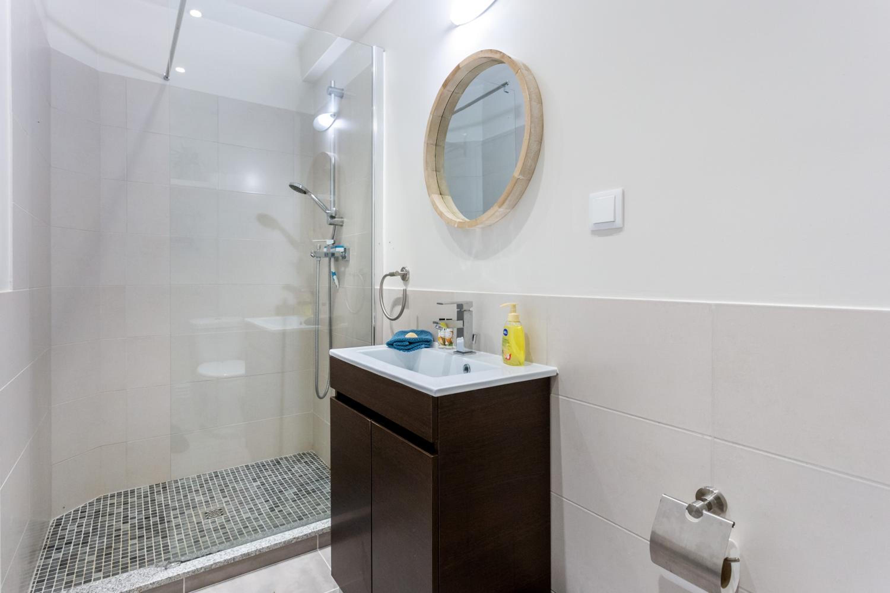 Mariners (2) - Bright and stylish apartment - walk to the beach