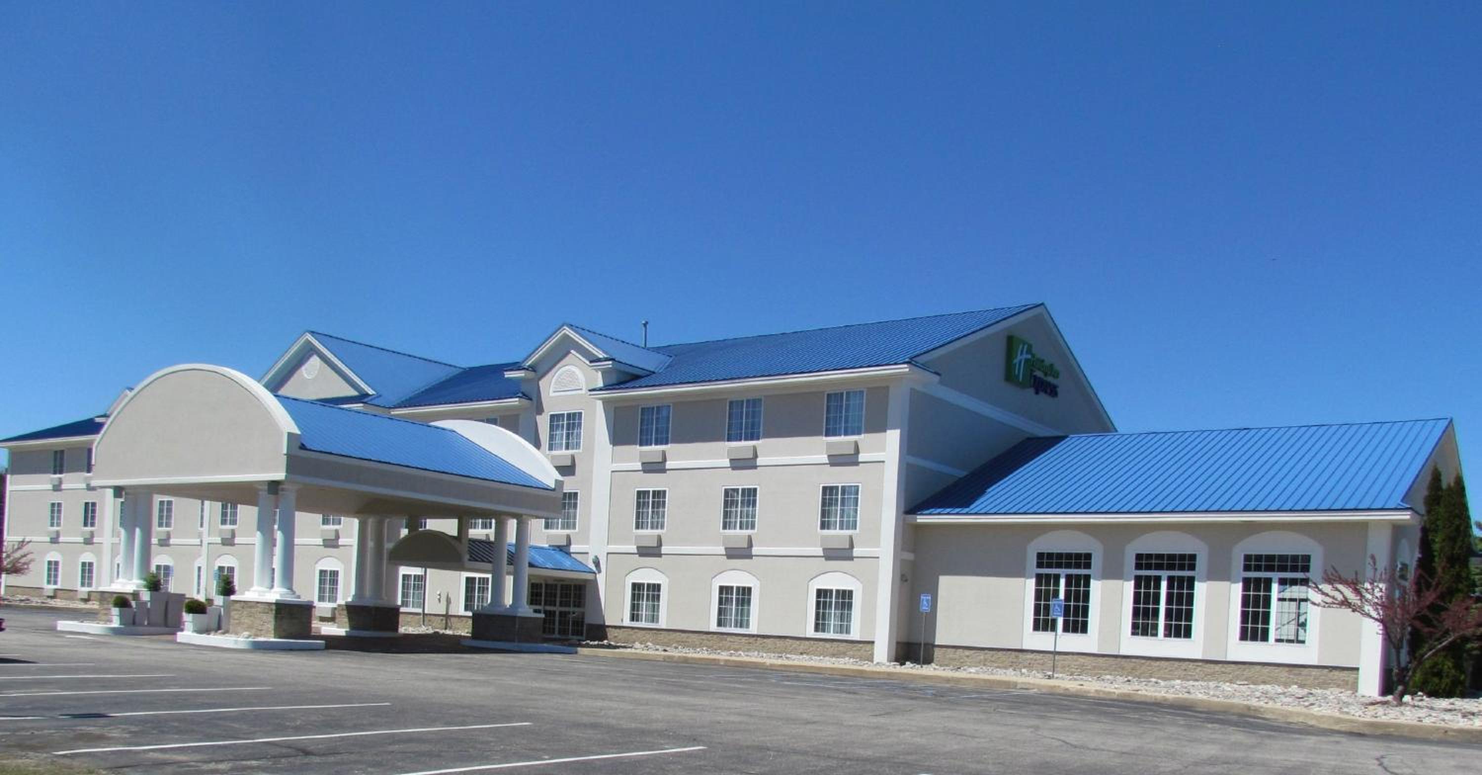 Cadillac Vacations - Holiday Inn Express Hotel  Suites Cadillac, an IHG Hotel - Property Image 1