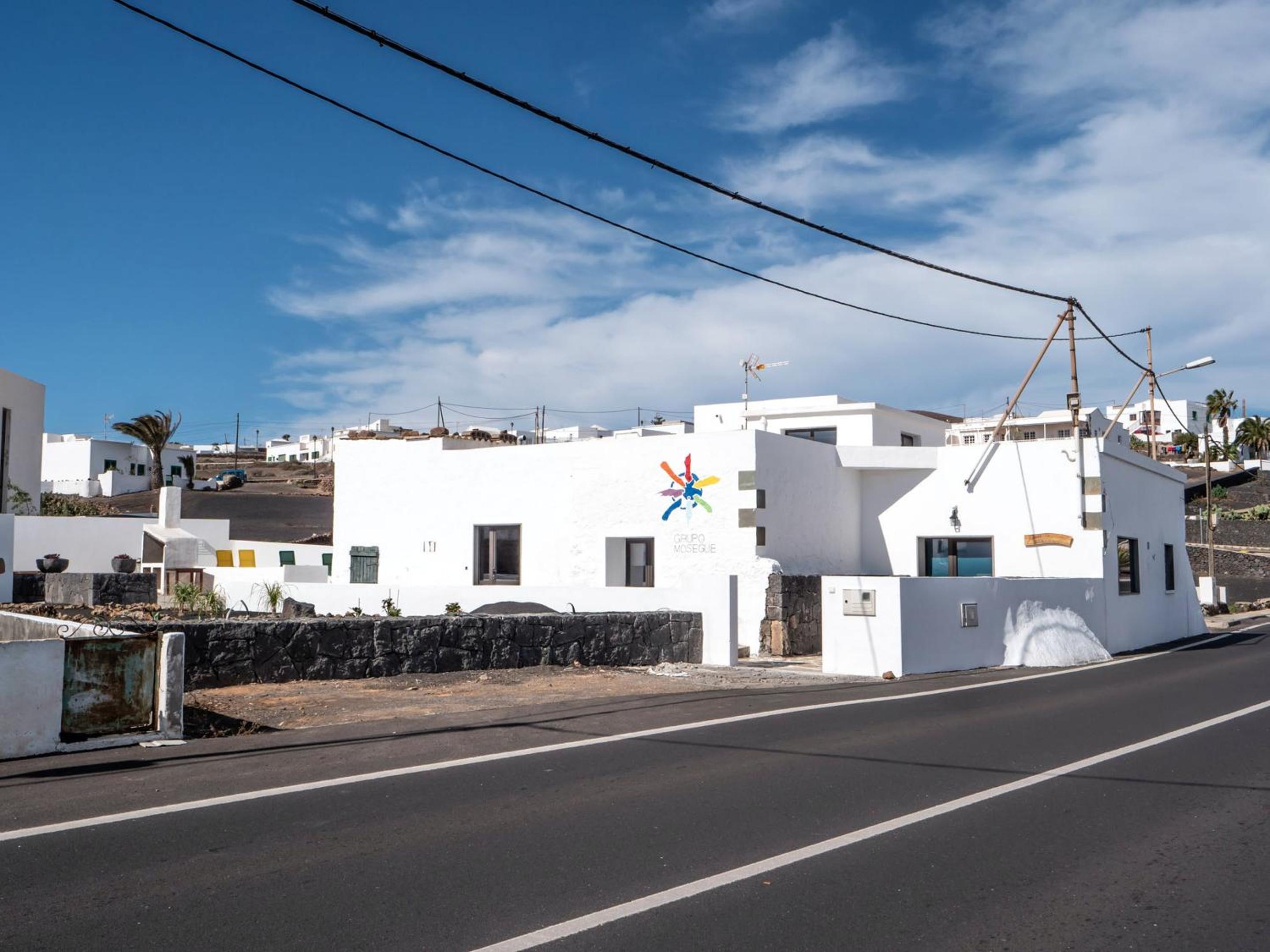 Comfortable House in Tías with Free Parking