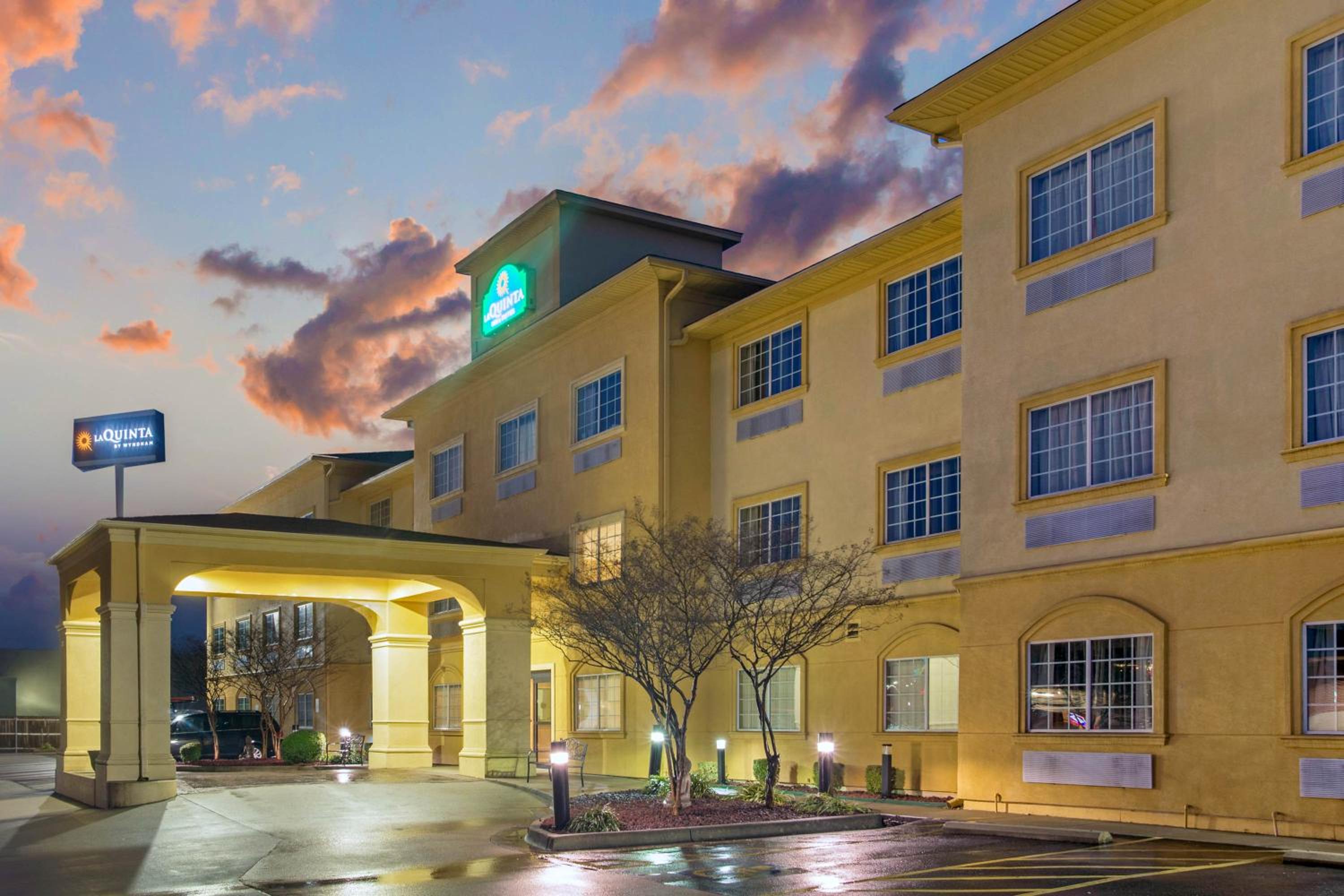 La Quinta by Wyndham Fort Smith - Property Image 8