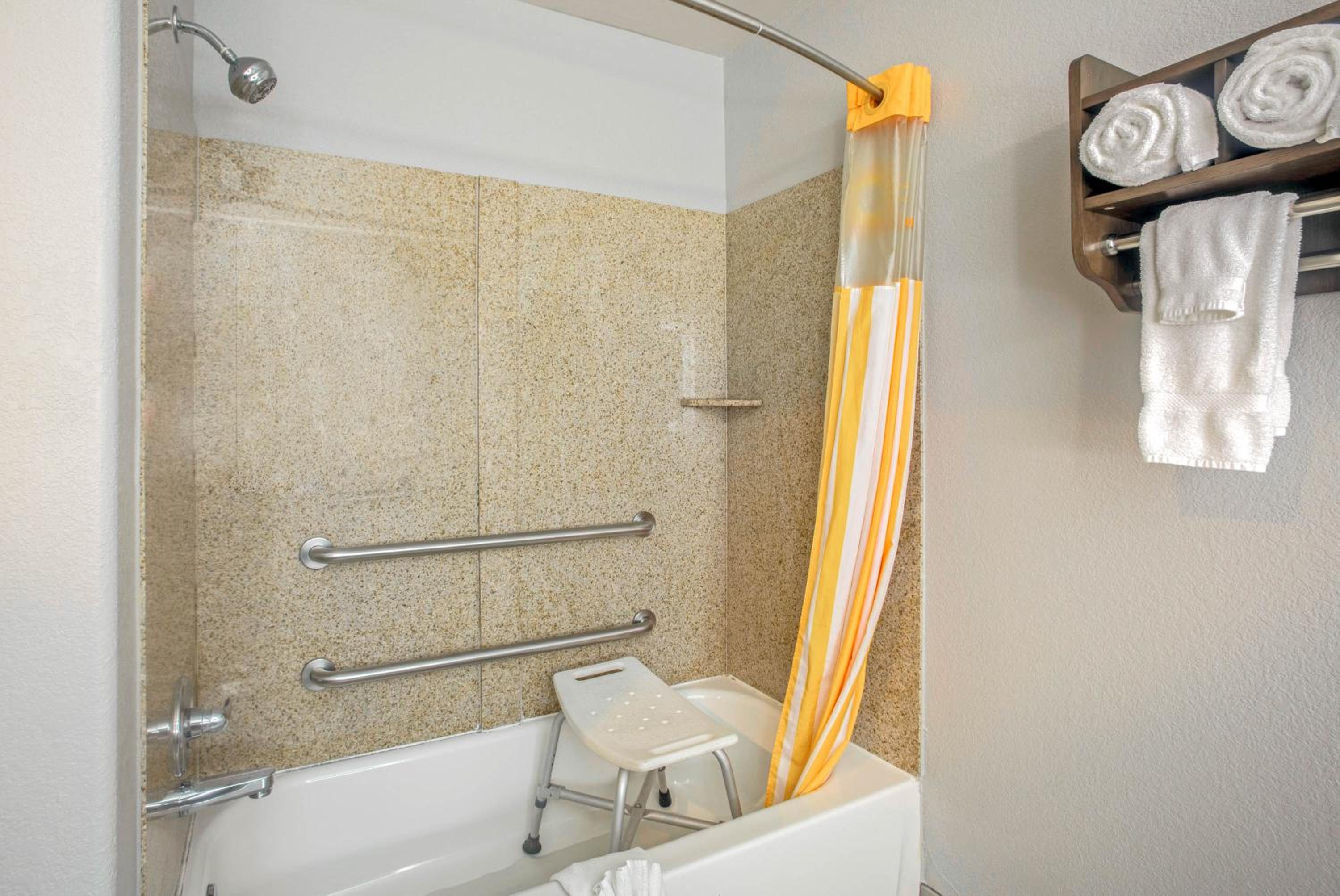 La Quinta by Wyndham Fort Smith - Property Image 4