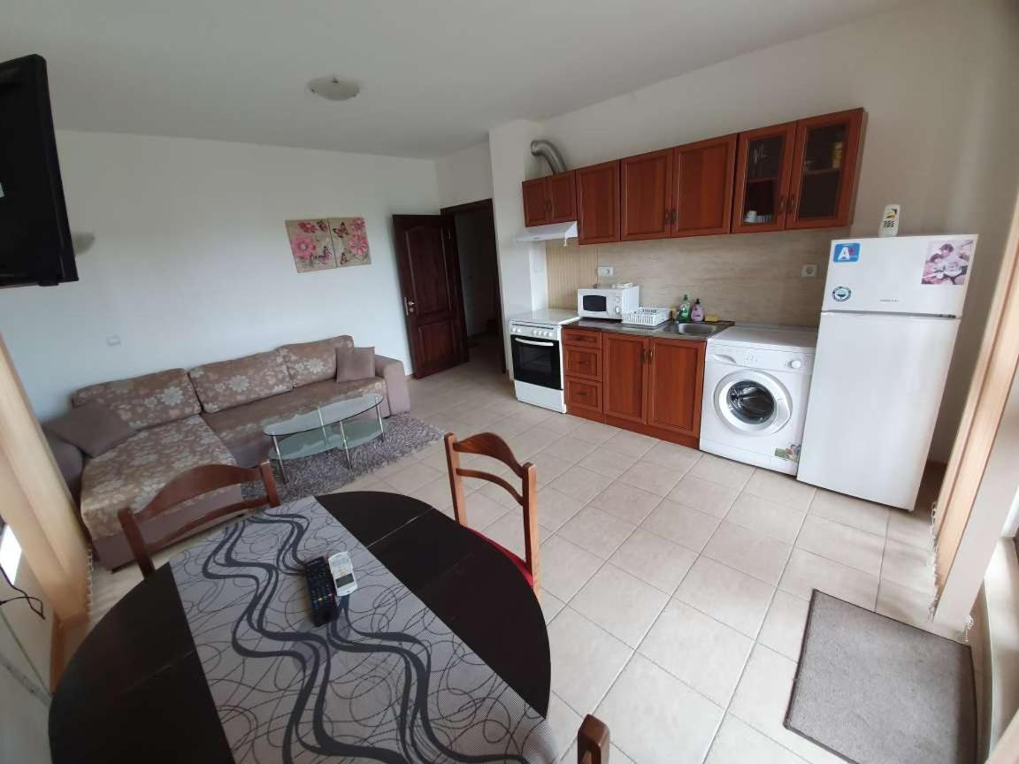 Apartments & Studios Kedara view 3