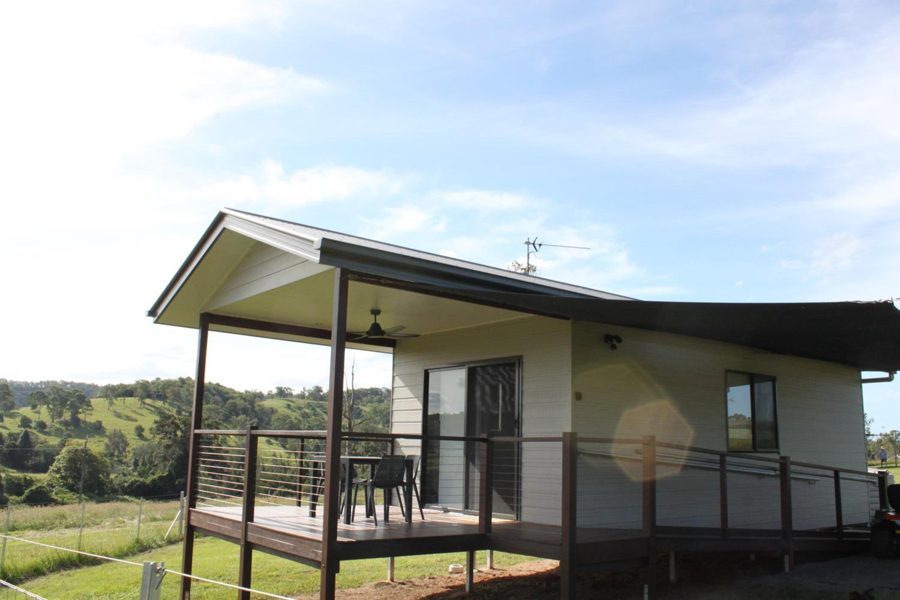 Valley Cabins By The Creek view 3
