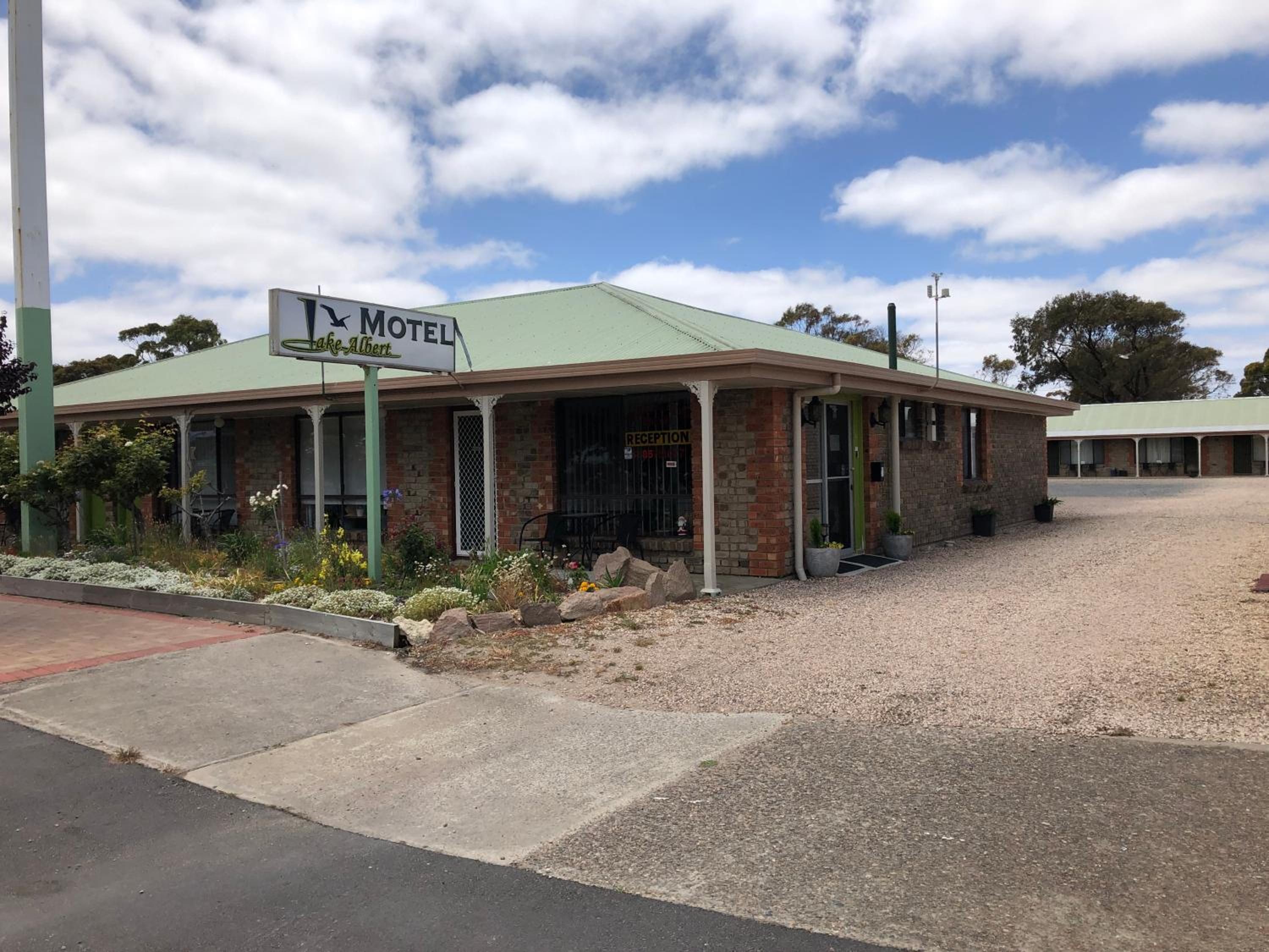 Lake Albert Motel view 3