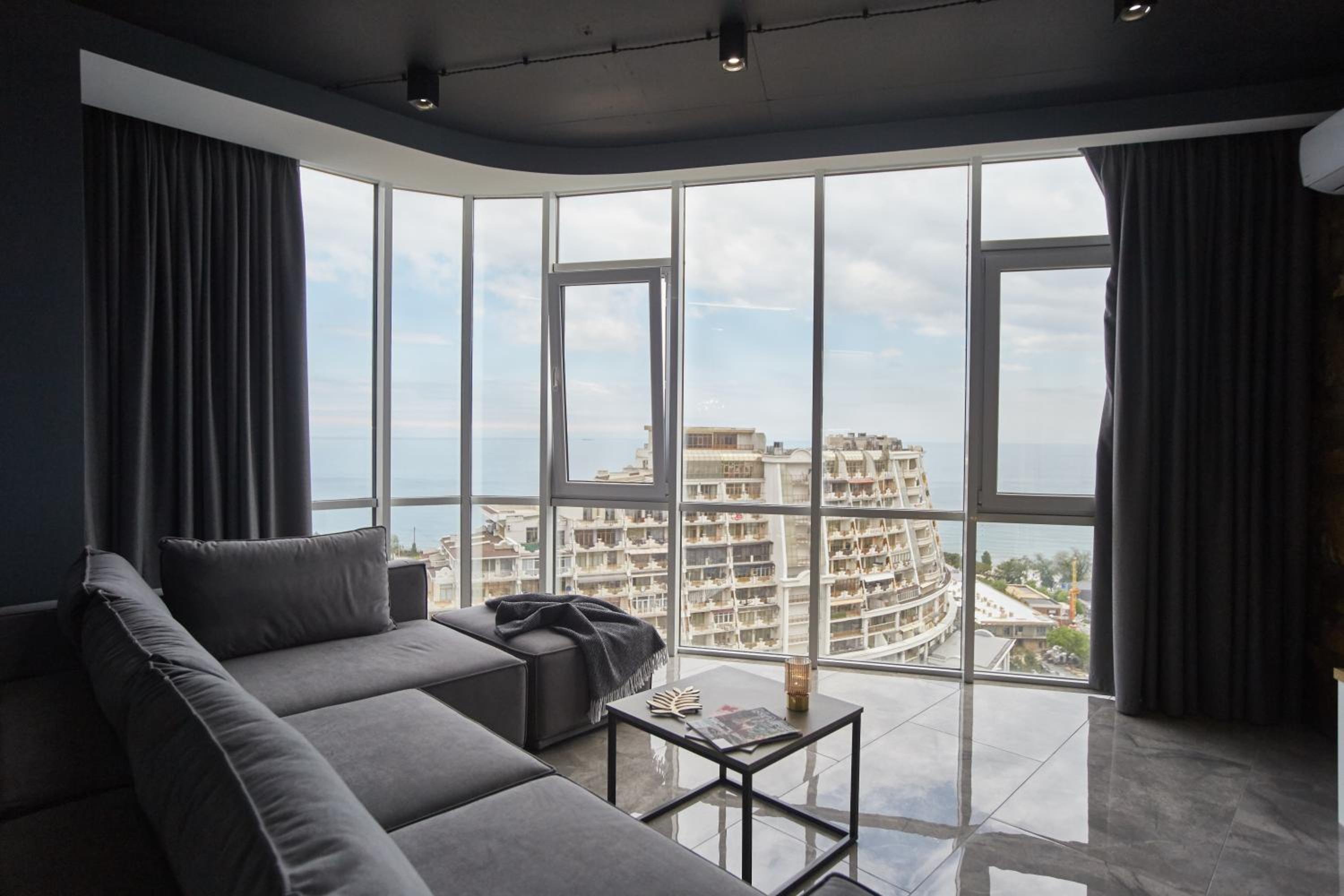 Gagarin Plaza Luxury Sea View Apartments view 5