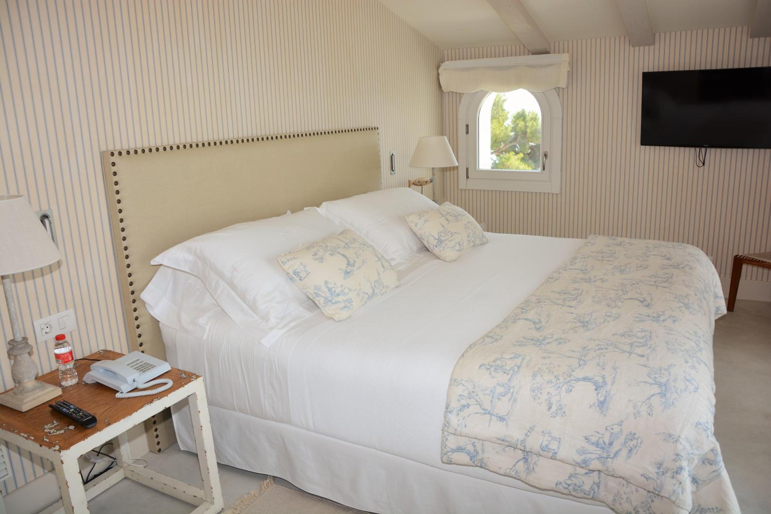 Villa Brisa del Mar Seafront villa located in the Garraf National Park 30 minutes from Barcelona view 3