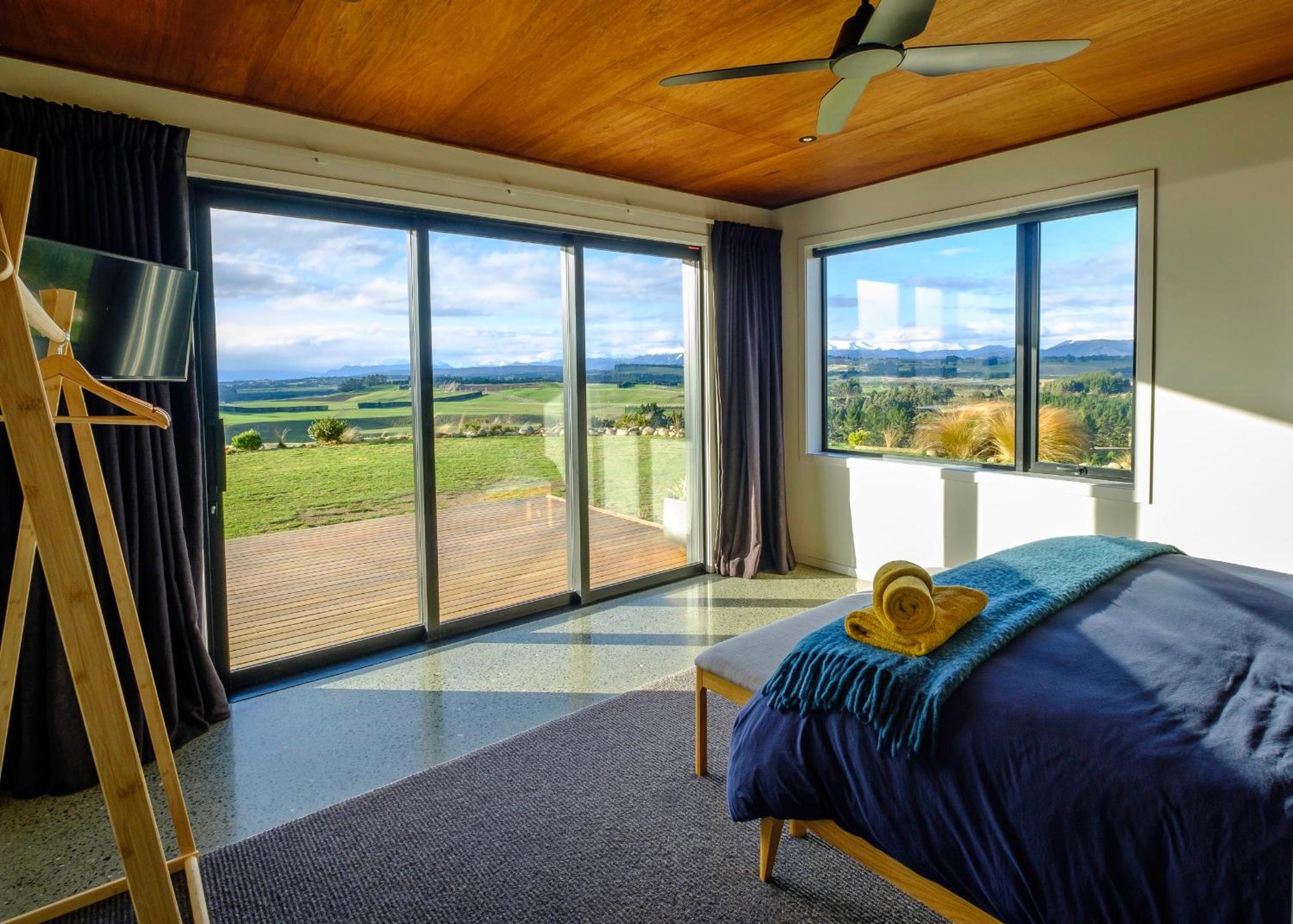 Fiordland Eco-Retreat -- Panoramic Views -- Hot Tub view 3