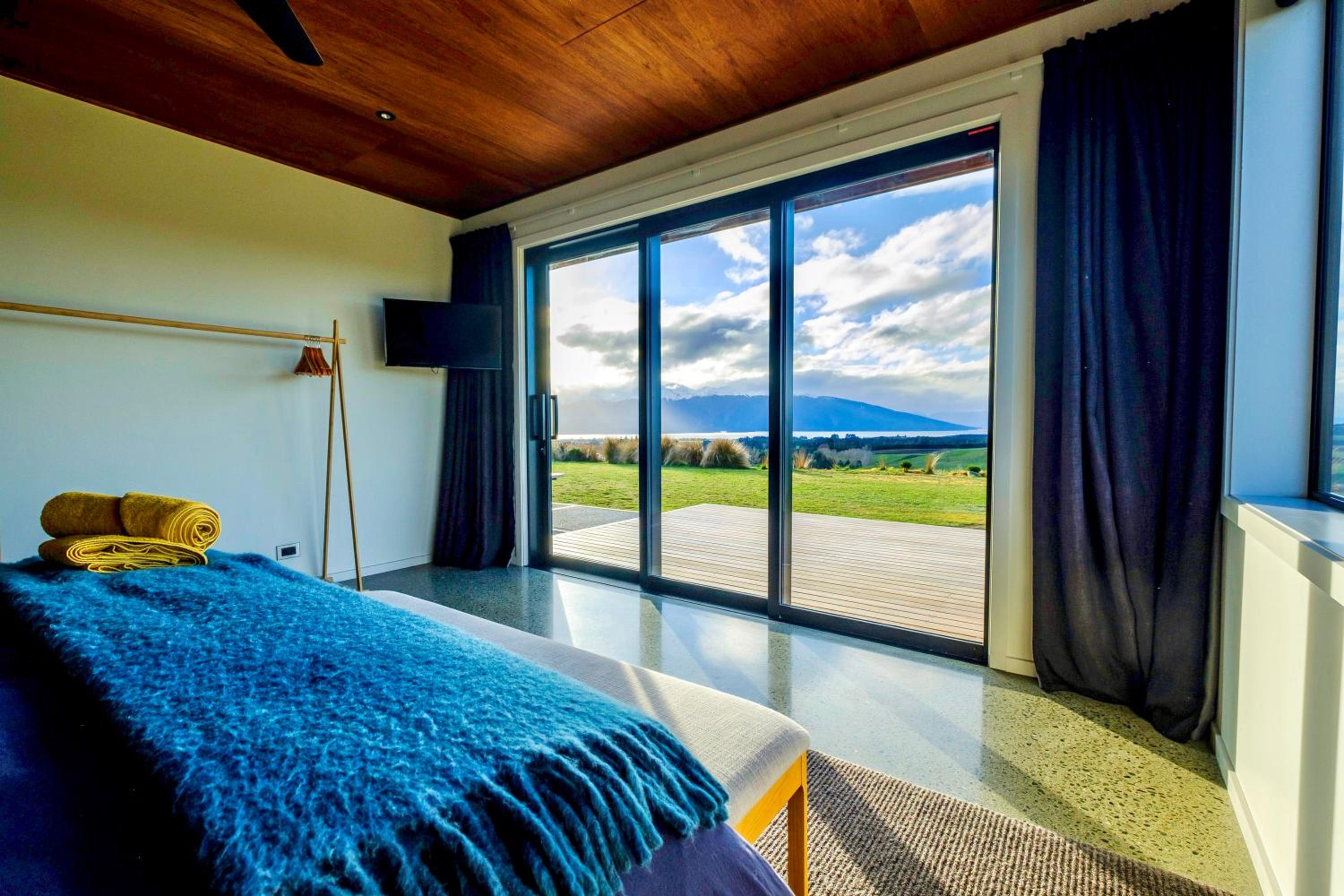 Fiordland Eco-Retreat -- Panoramic Views -- Hot Tub view 2