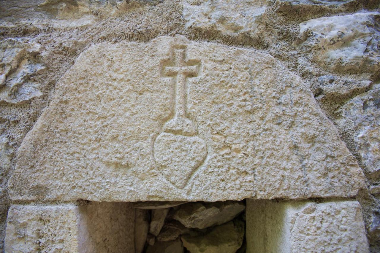 Photo 52