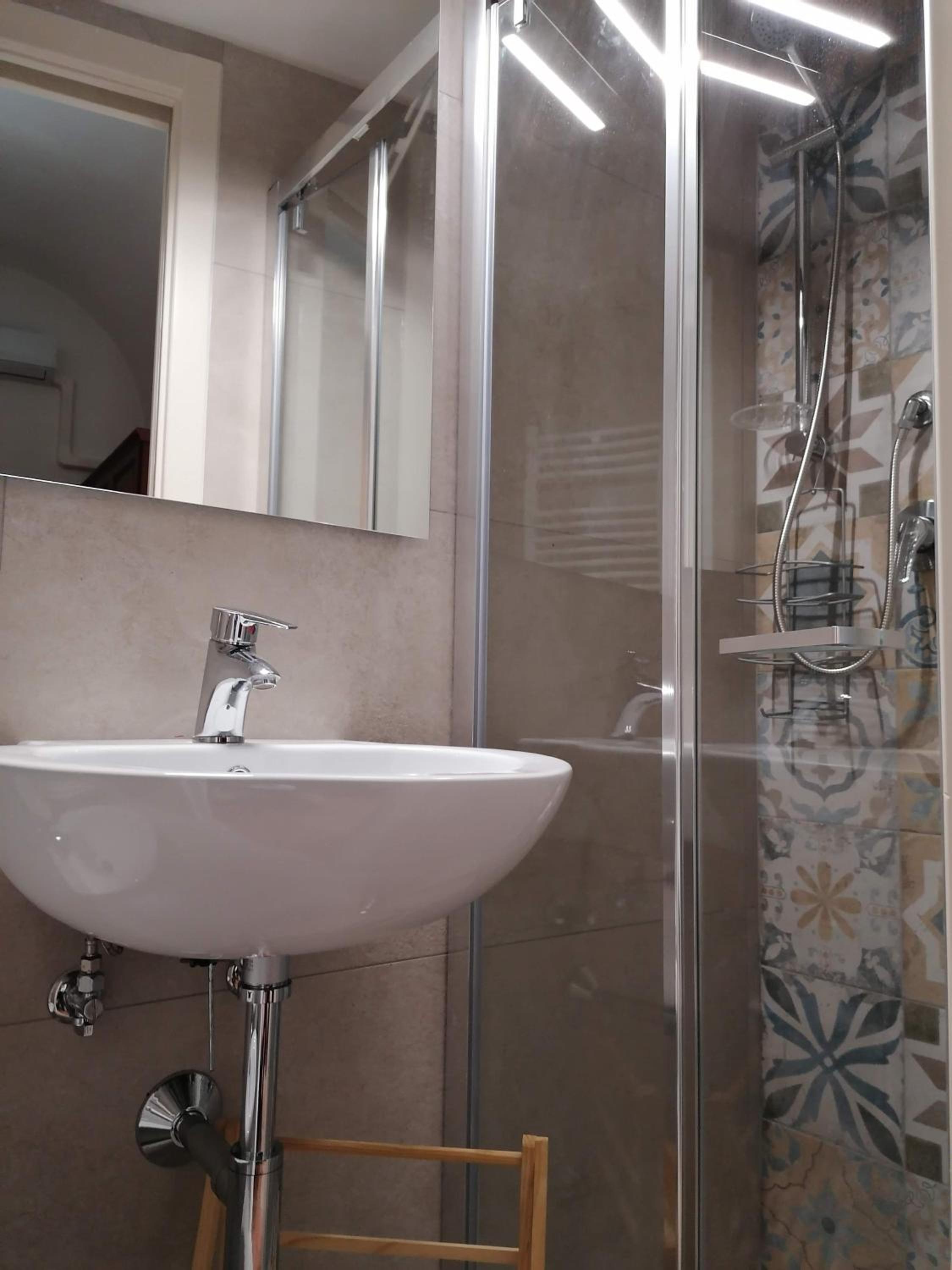 Alimarta en Monopoli — bathroom