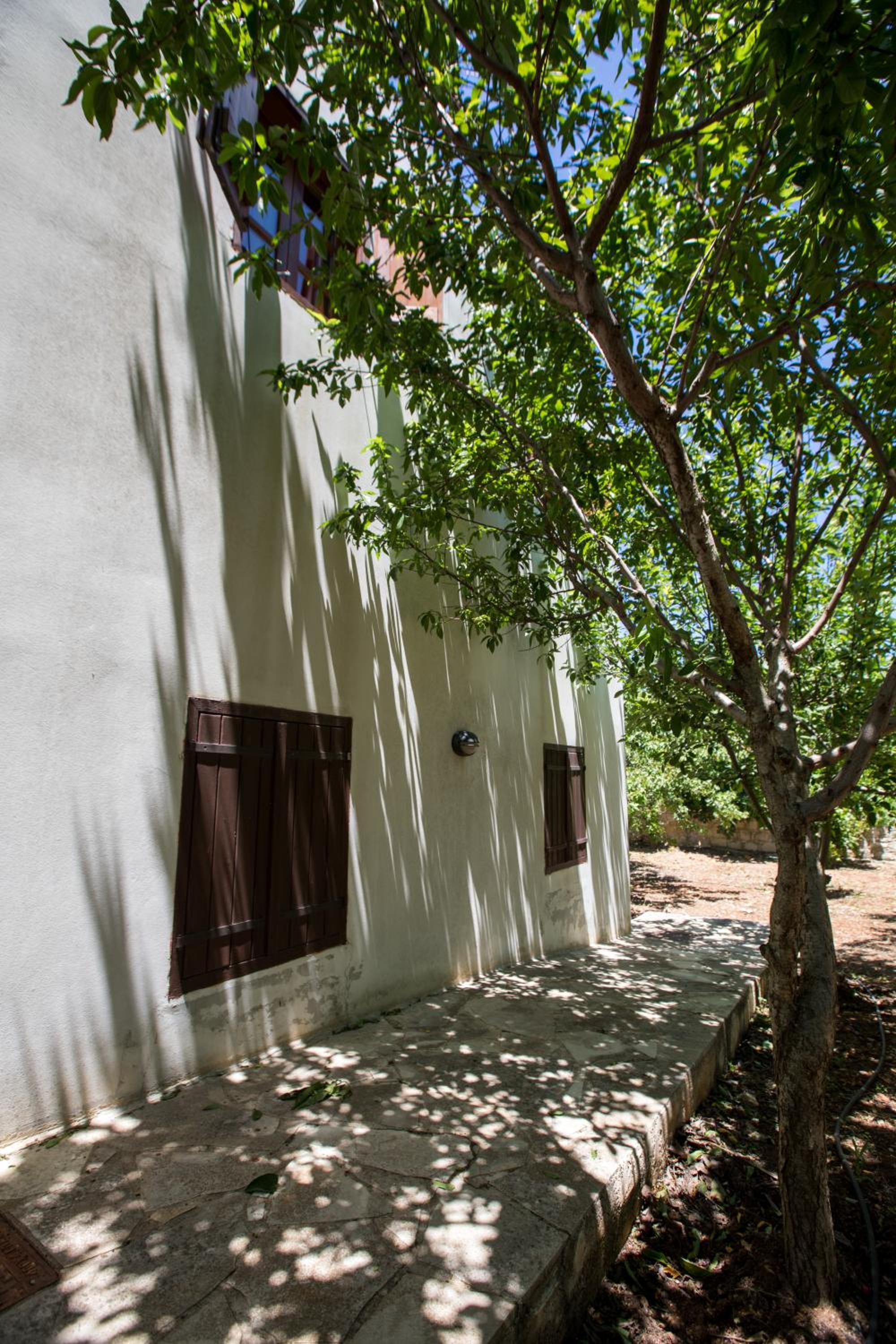 DROUSHIA CORNER HOUSE