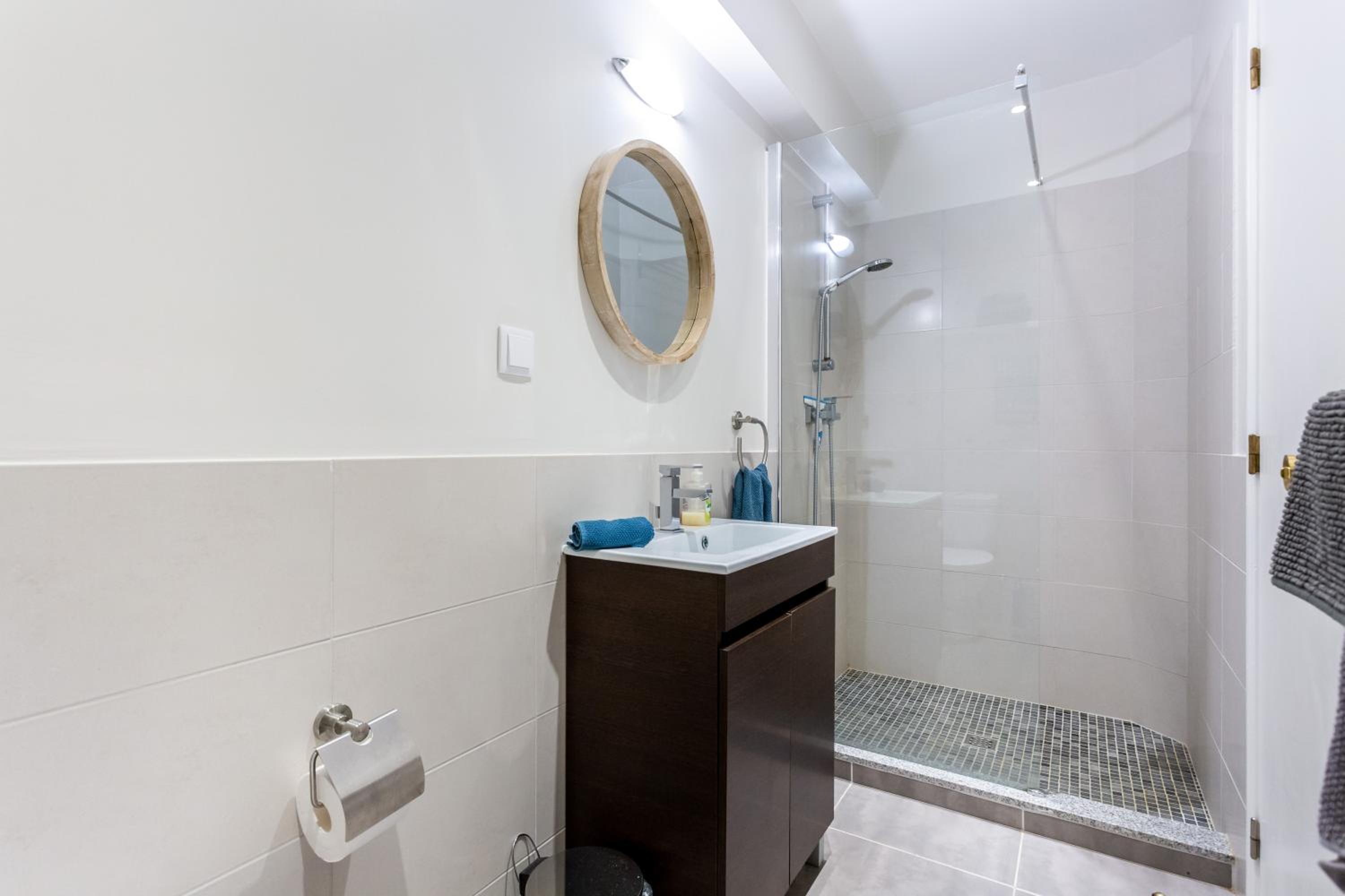 Mariners (3) - Bright and stylish apartment - 2 minute walk to the beach view 4