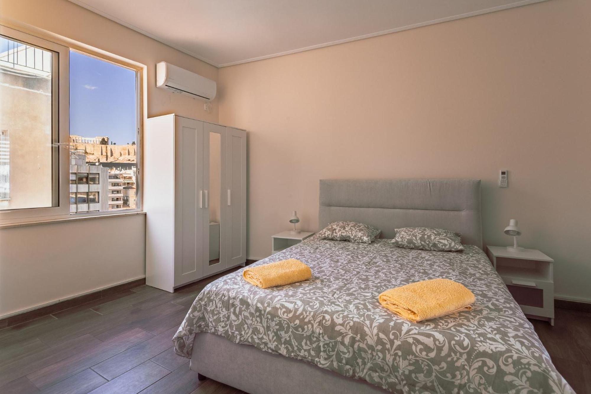 Acropolis Comfy Home in the Heart of Athens for 4 by Filos Inc